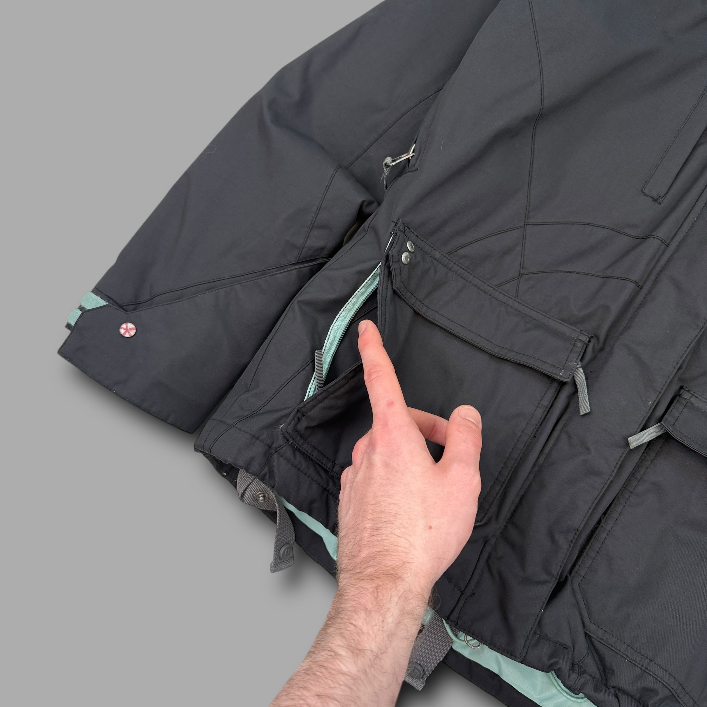 Animal 2000's technical multi-pocket vented ski jacket (M) wms
