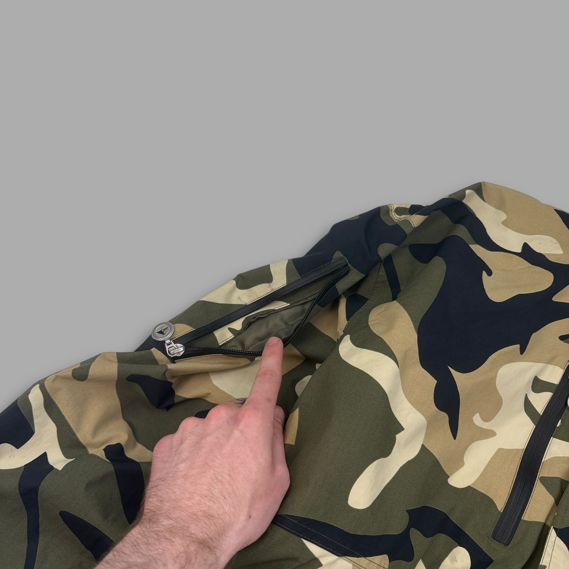 Airwalk 2000's technical camo goggle ski jacket (L)