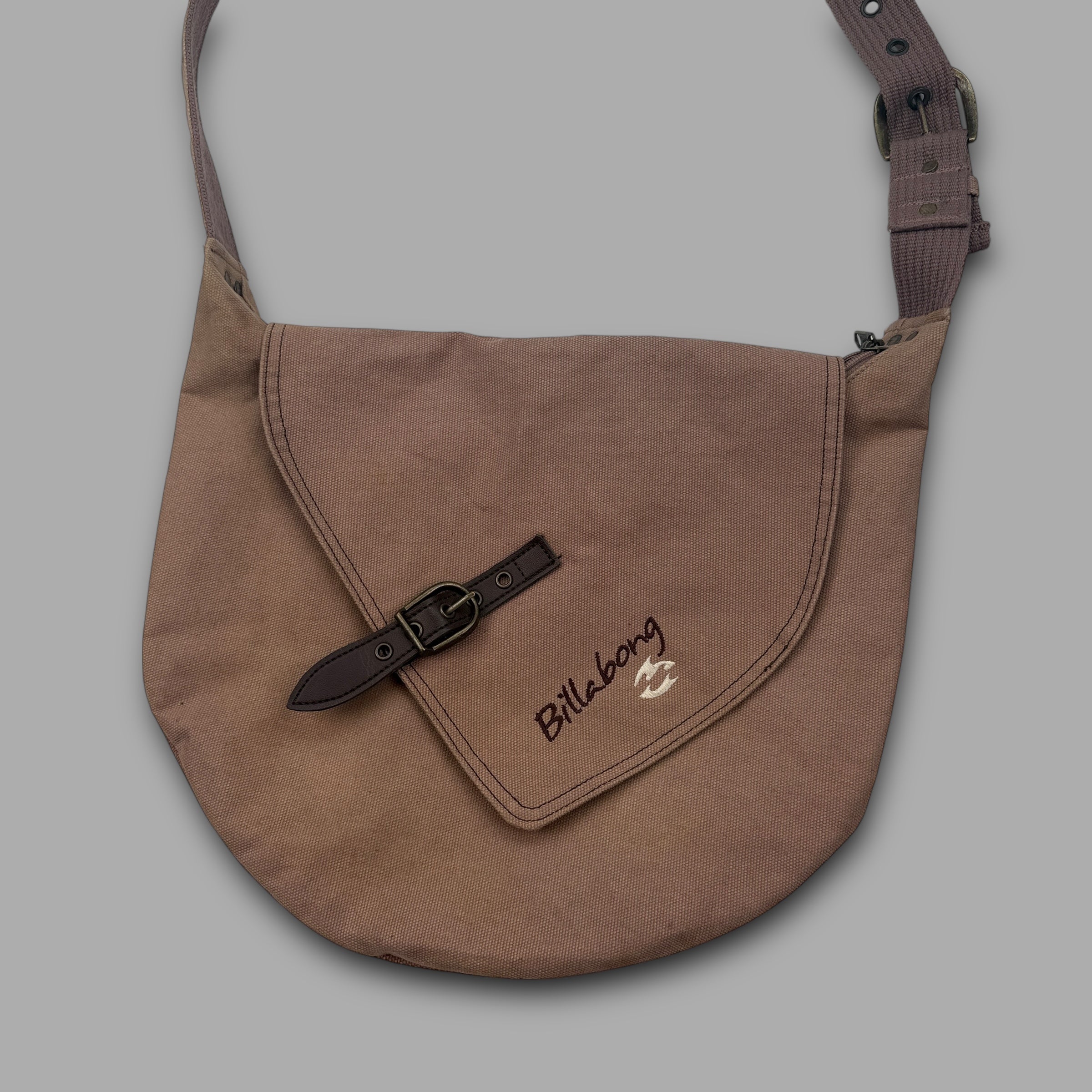 Billabong 2000's technical asymmetrical spellout shoulder bag (OS)
