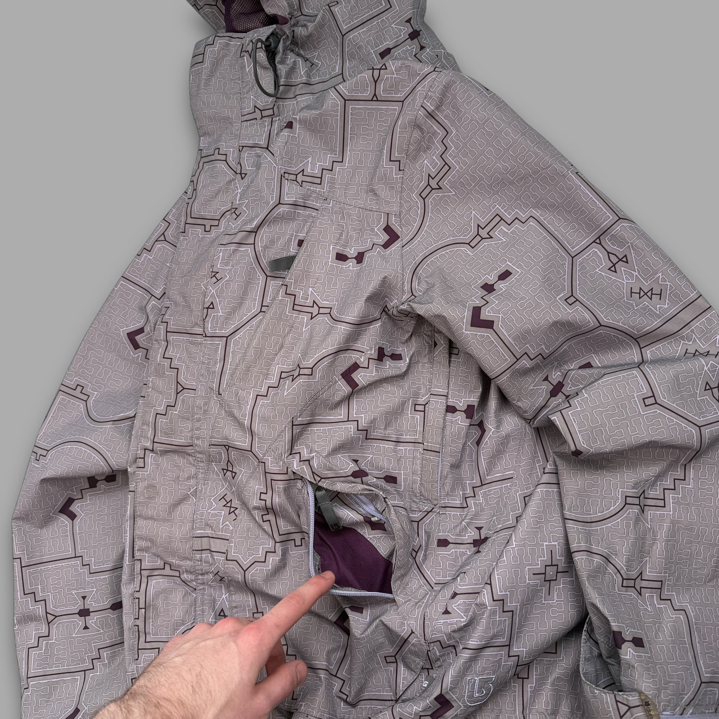 Burton gore-tex 2000's technical magnetic closure monogram ski jacket (S)
