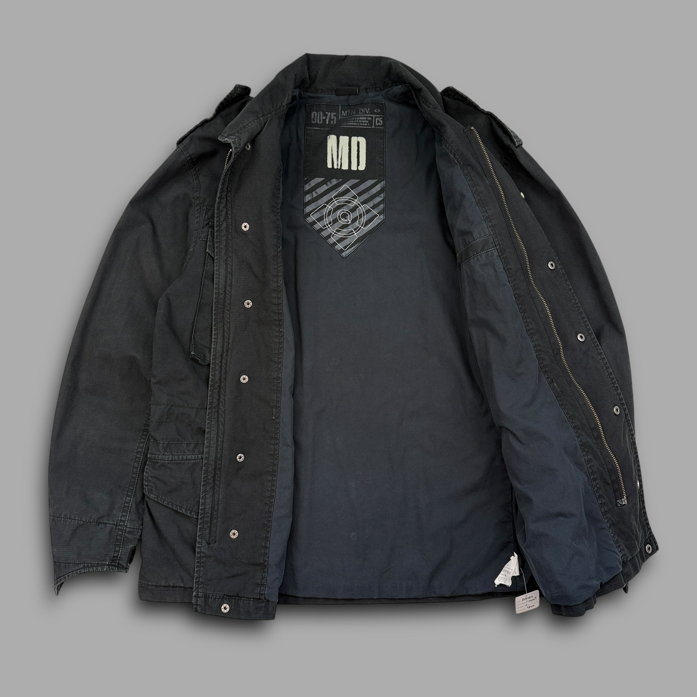 Oakley military division 2008 technical multi-pocket zip up jacket (L)