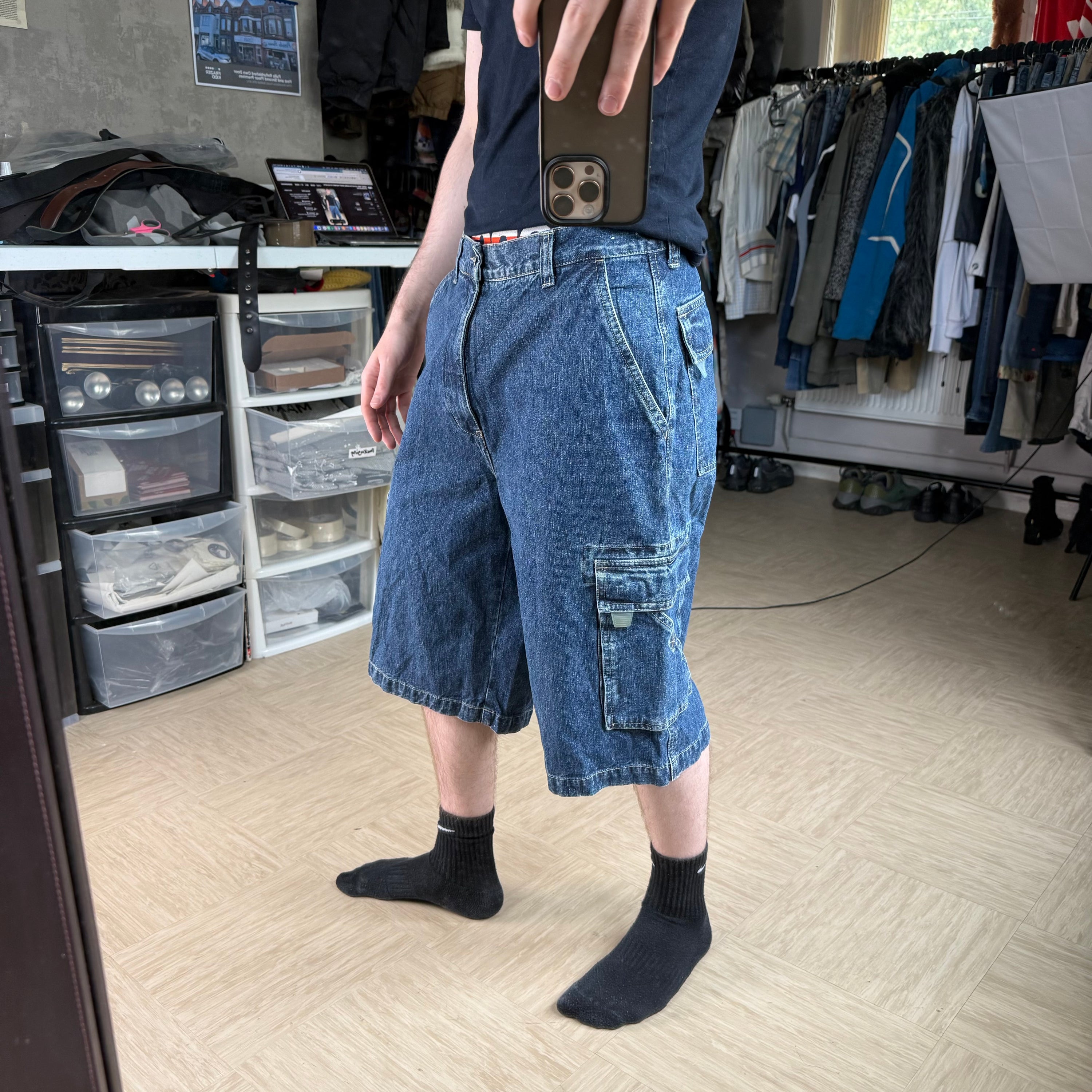 Vintage utility 2000's baggy dark denim cargo jorts (S-M)