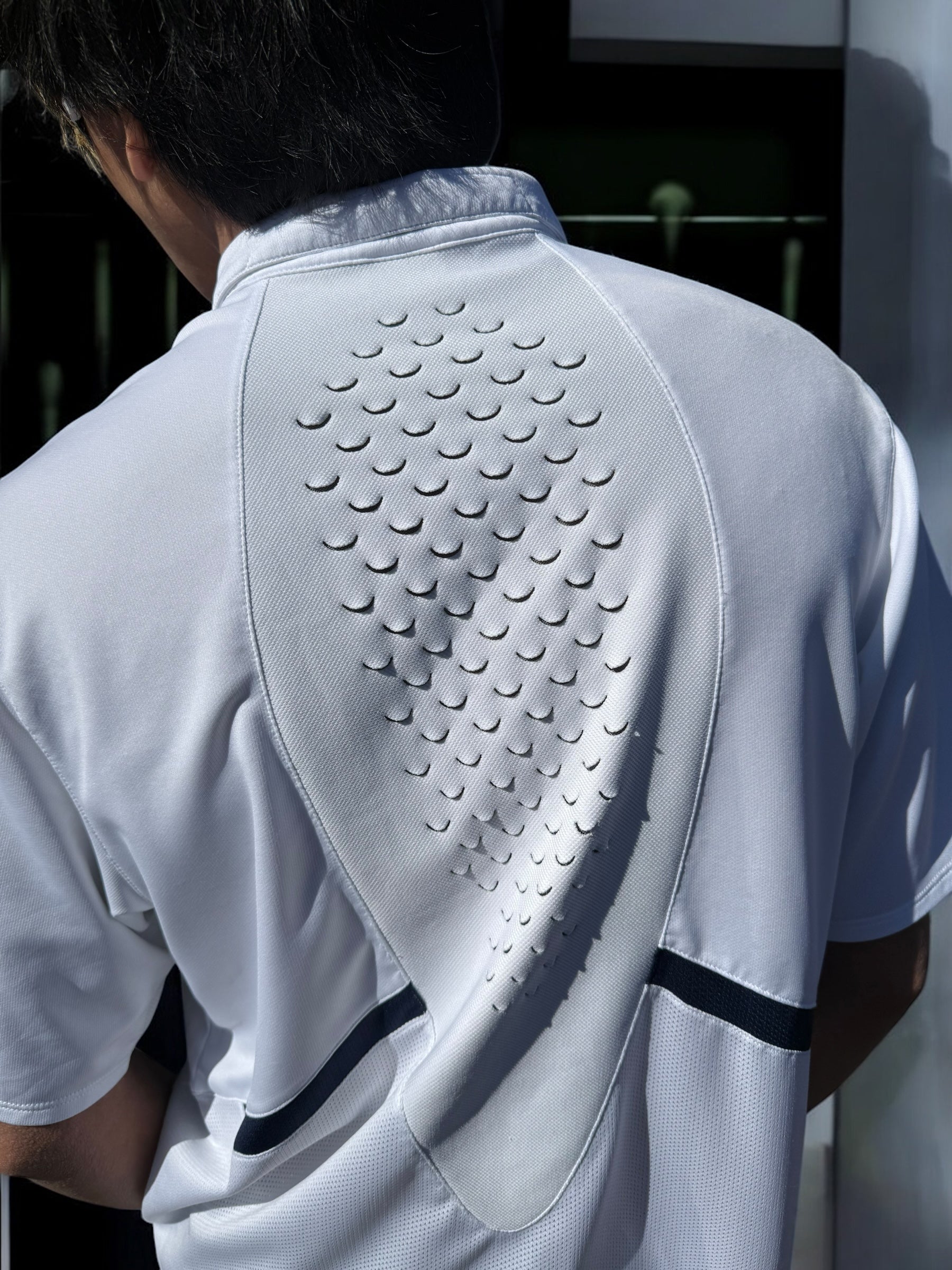 Nike sphere 2000's technical snakeskin cooling system active tee (L)