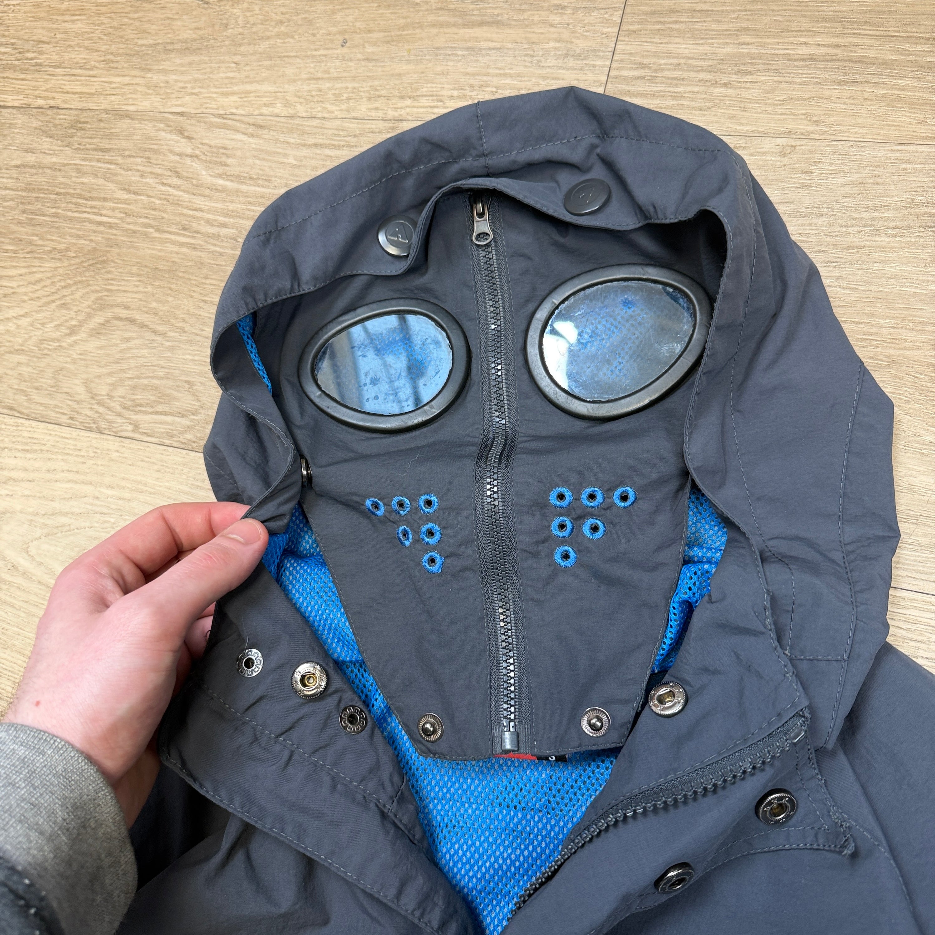 Airwalk 2000's technical lightweight nylon hooded goggle jacket with contrast stitching (S)