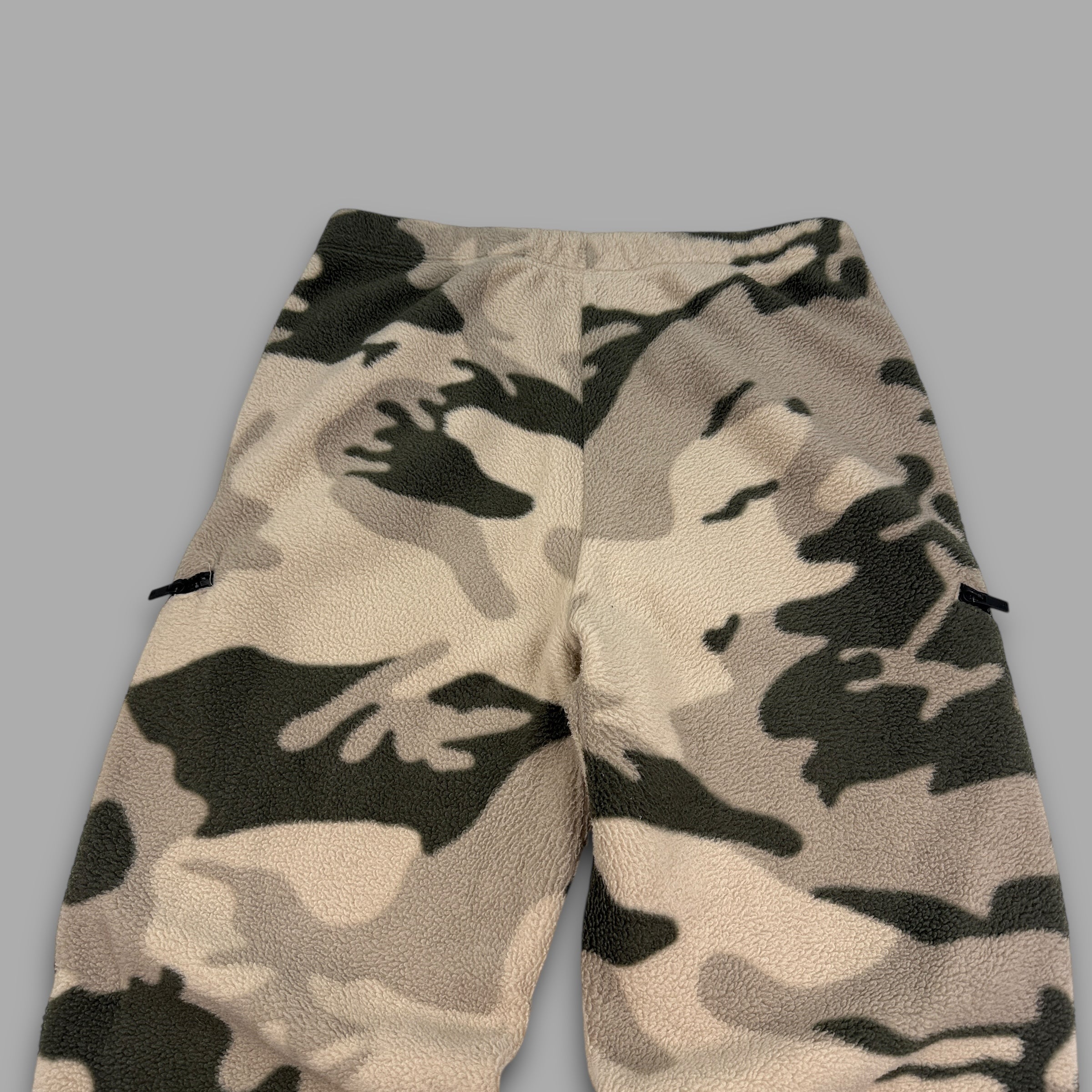 Essentials straight leg uncuffed fleece camo joggers (L) wms