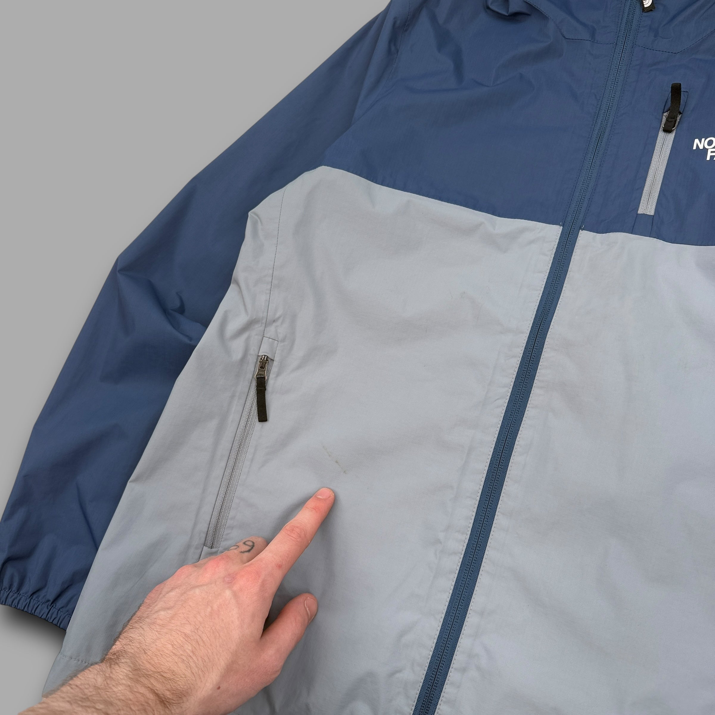 The north face 2023 softshell windbreaker (S)