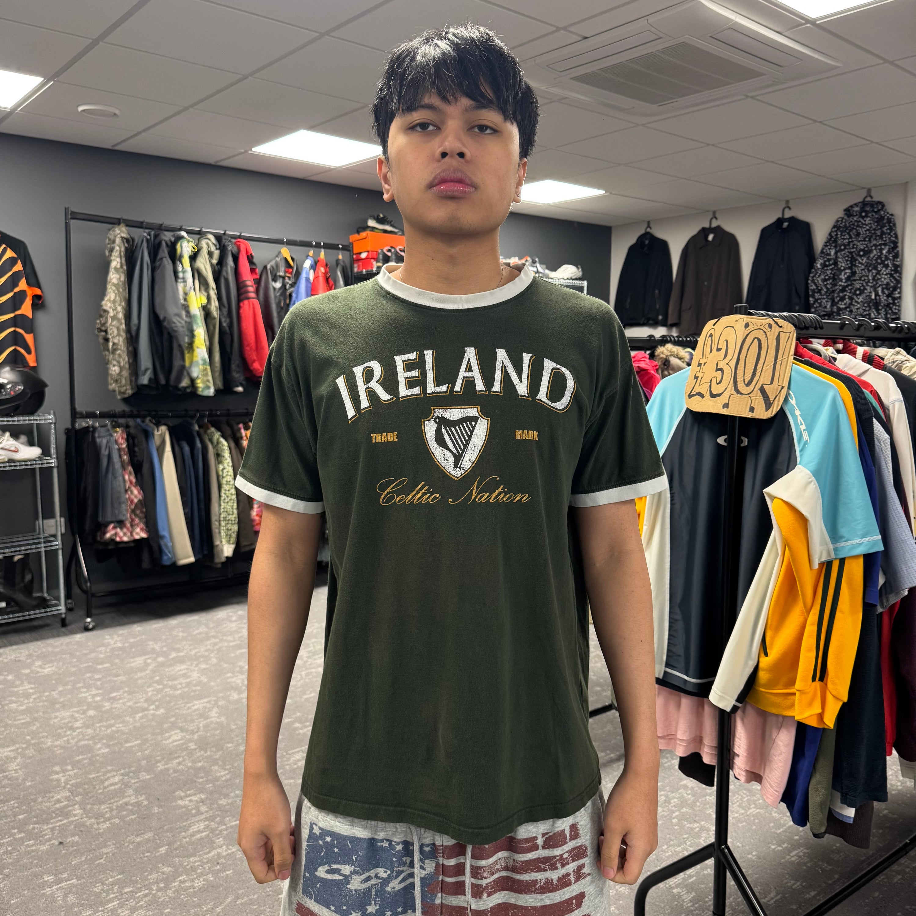 Ireland celtic nation 2000's graphic spellout tee (L)