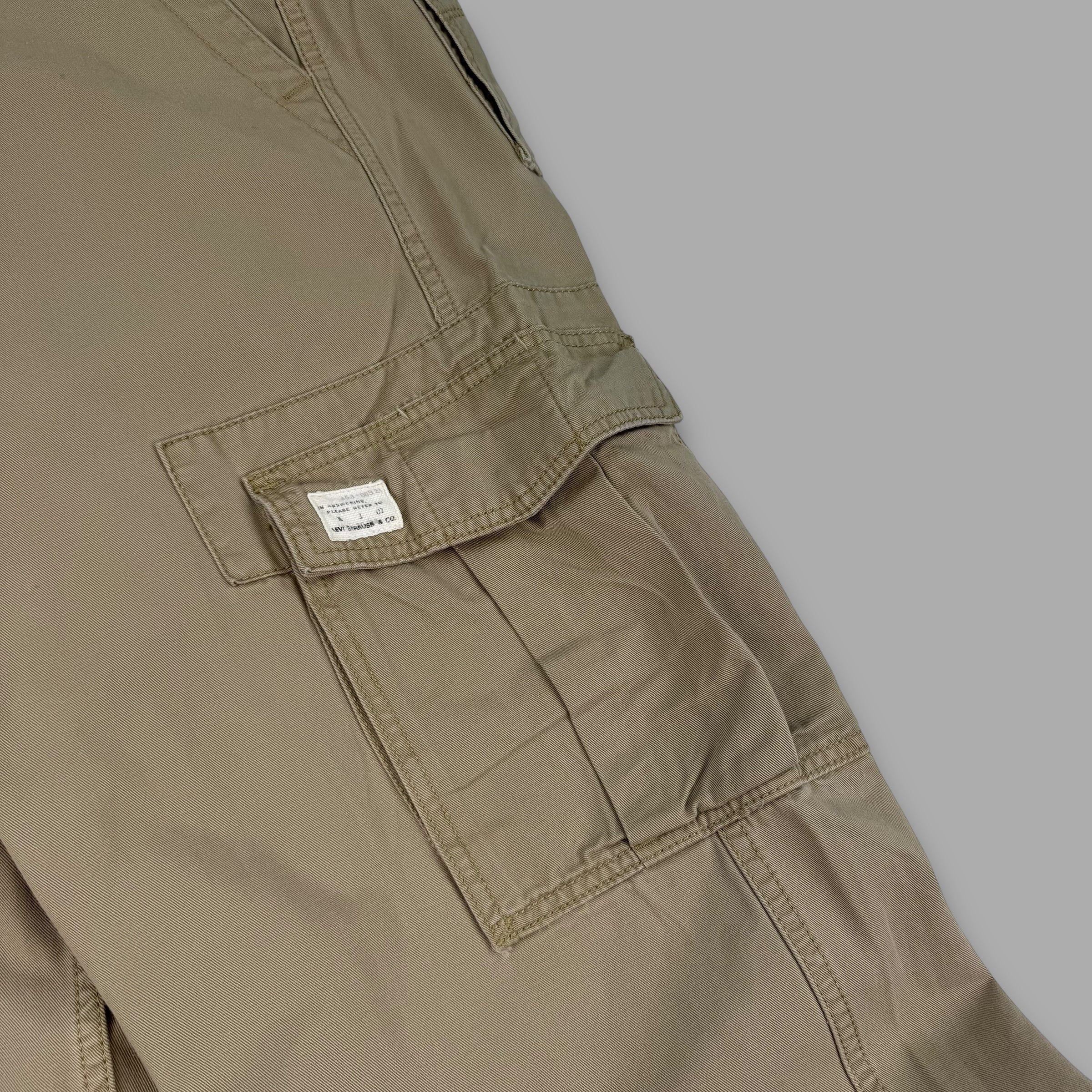 Levi's 2000's baggy wide leg loose fit cargo bottoms (M-L)