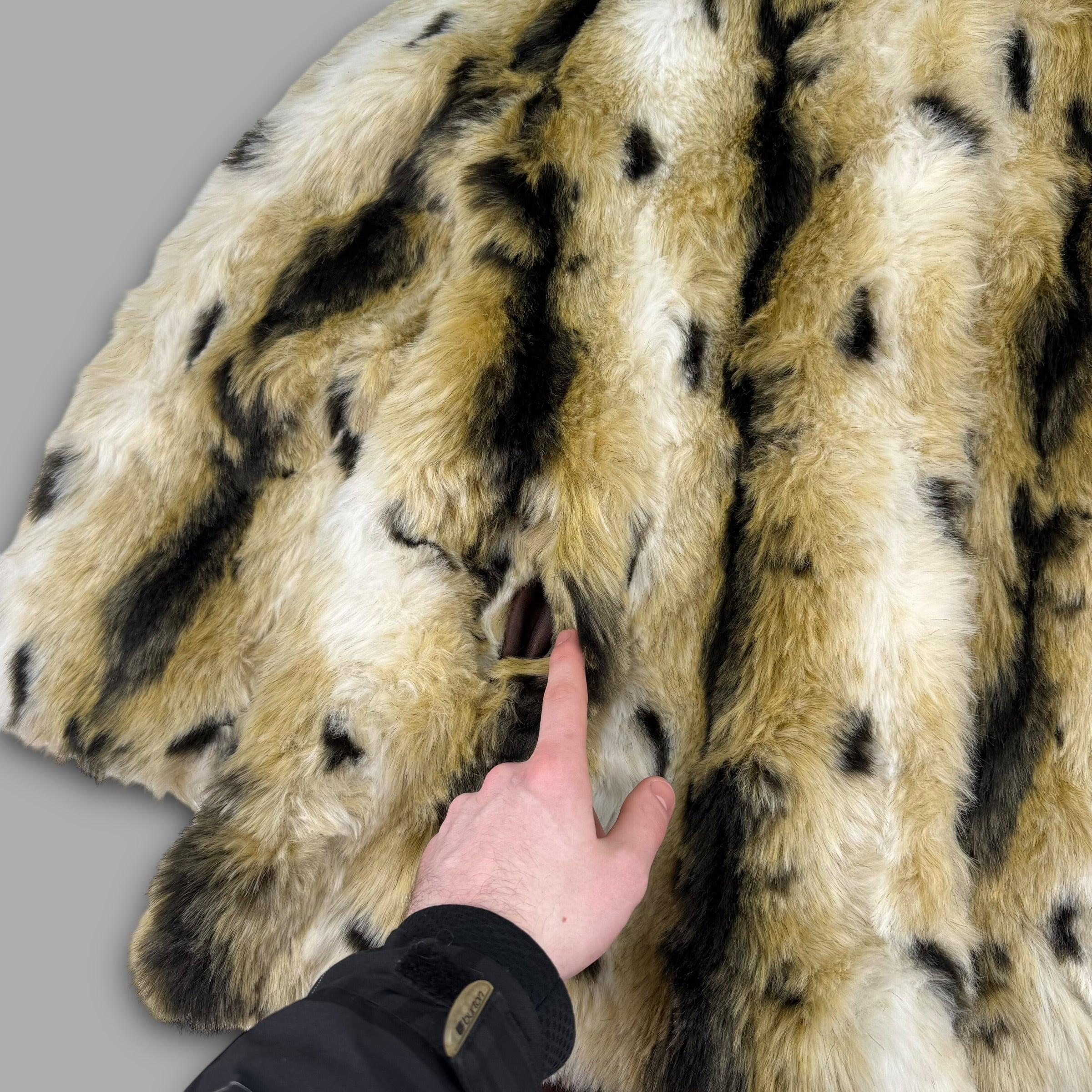 Marble 2000's faux lynx fur hooded coat with clasp closures (XS) wms