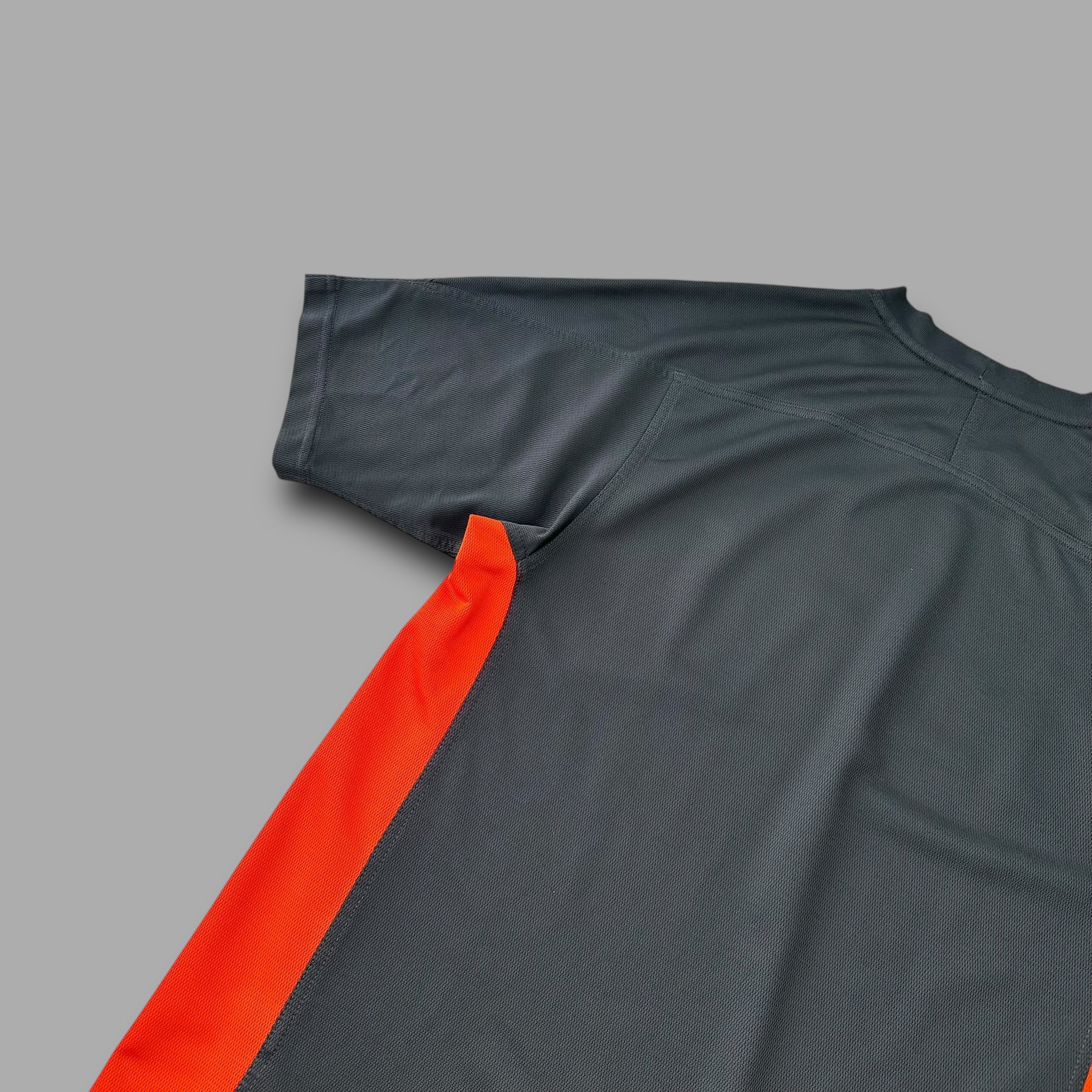 Nike 2000's panelled two-tone breathable active tee (M)