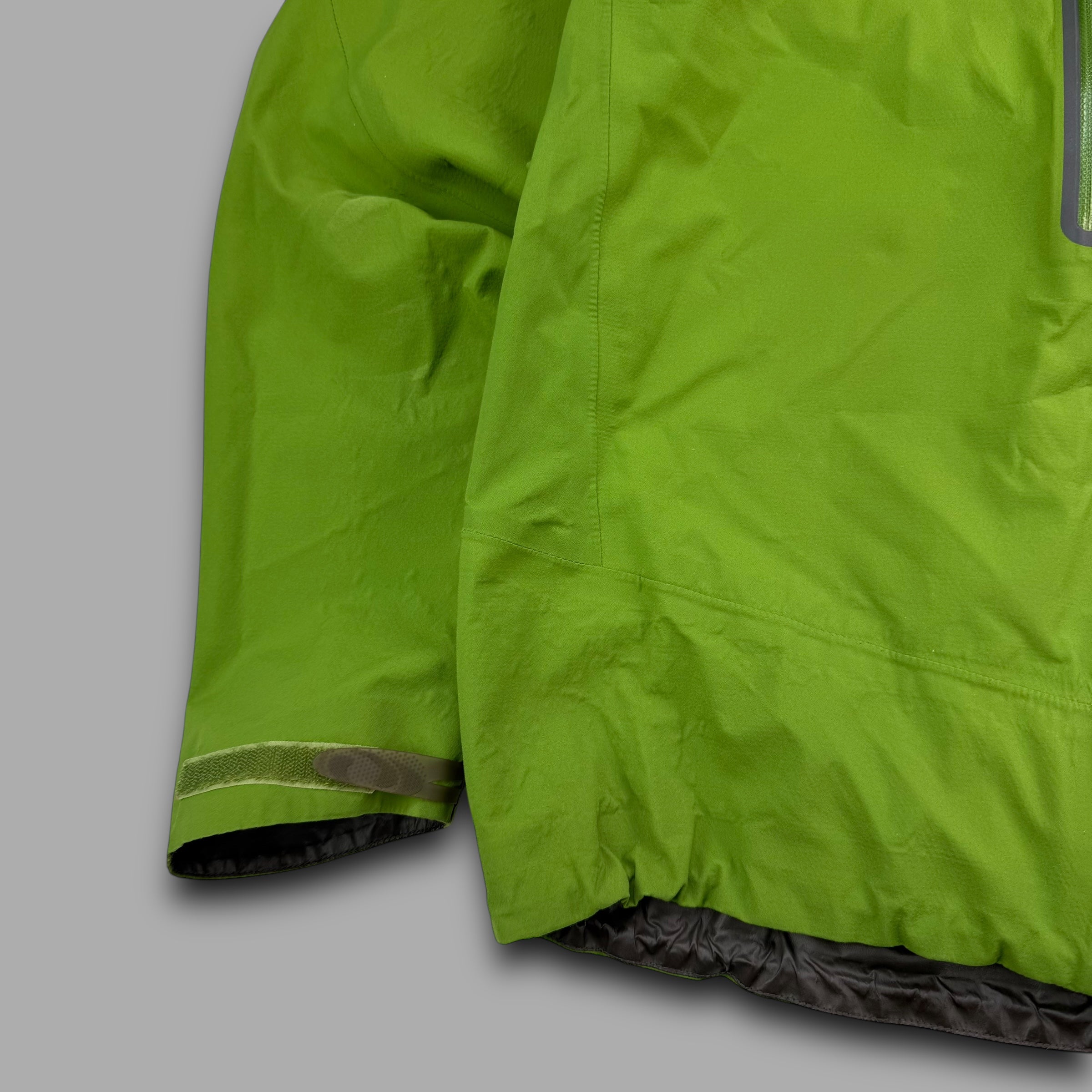 Salomon 2010 gore-tex technical taped seams shell jacket (M-L)