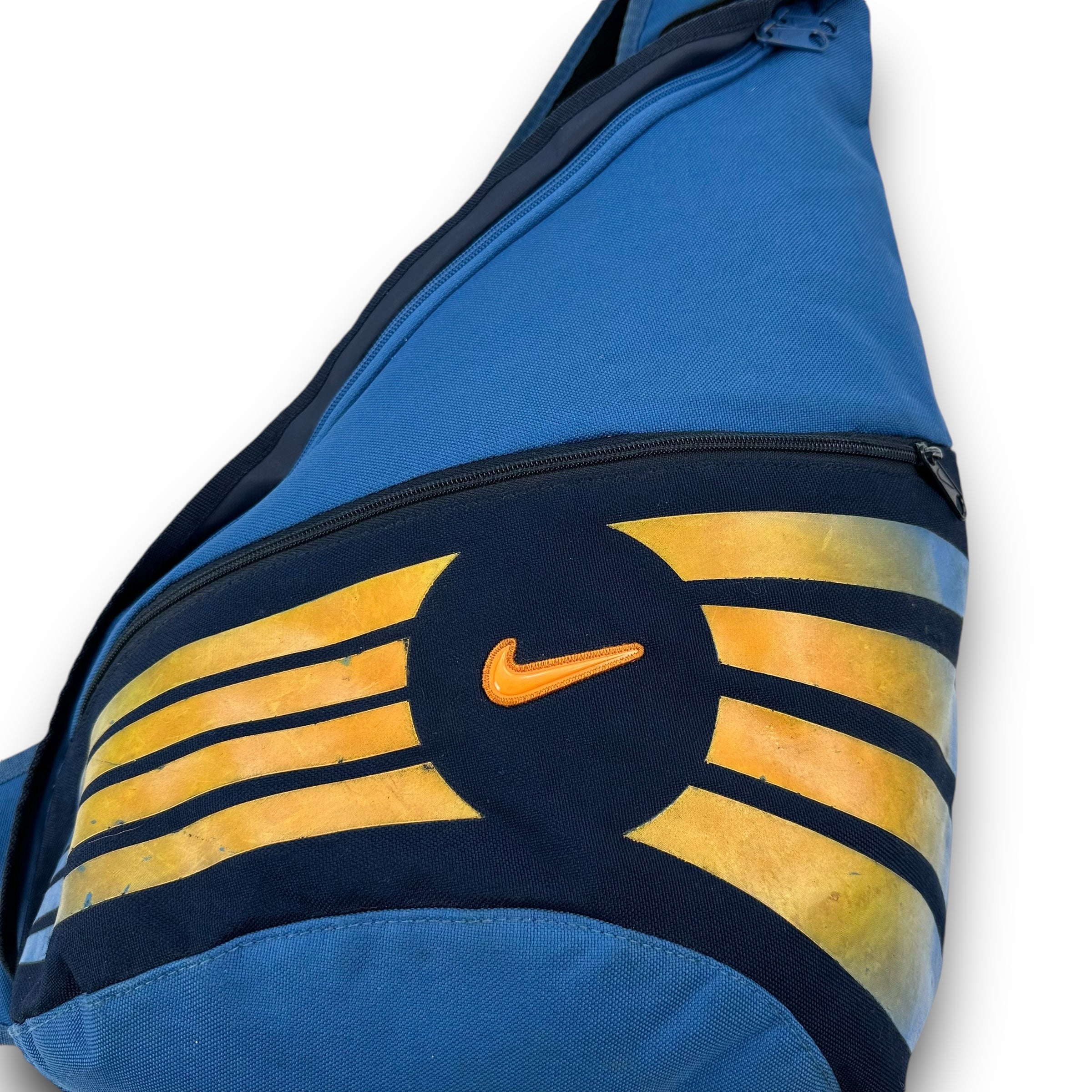 Nike 2000's graphic gradient sling bag (OS)