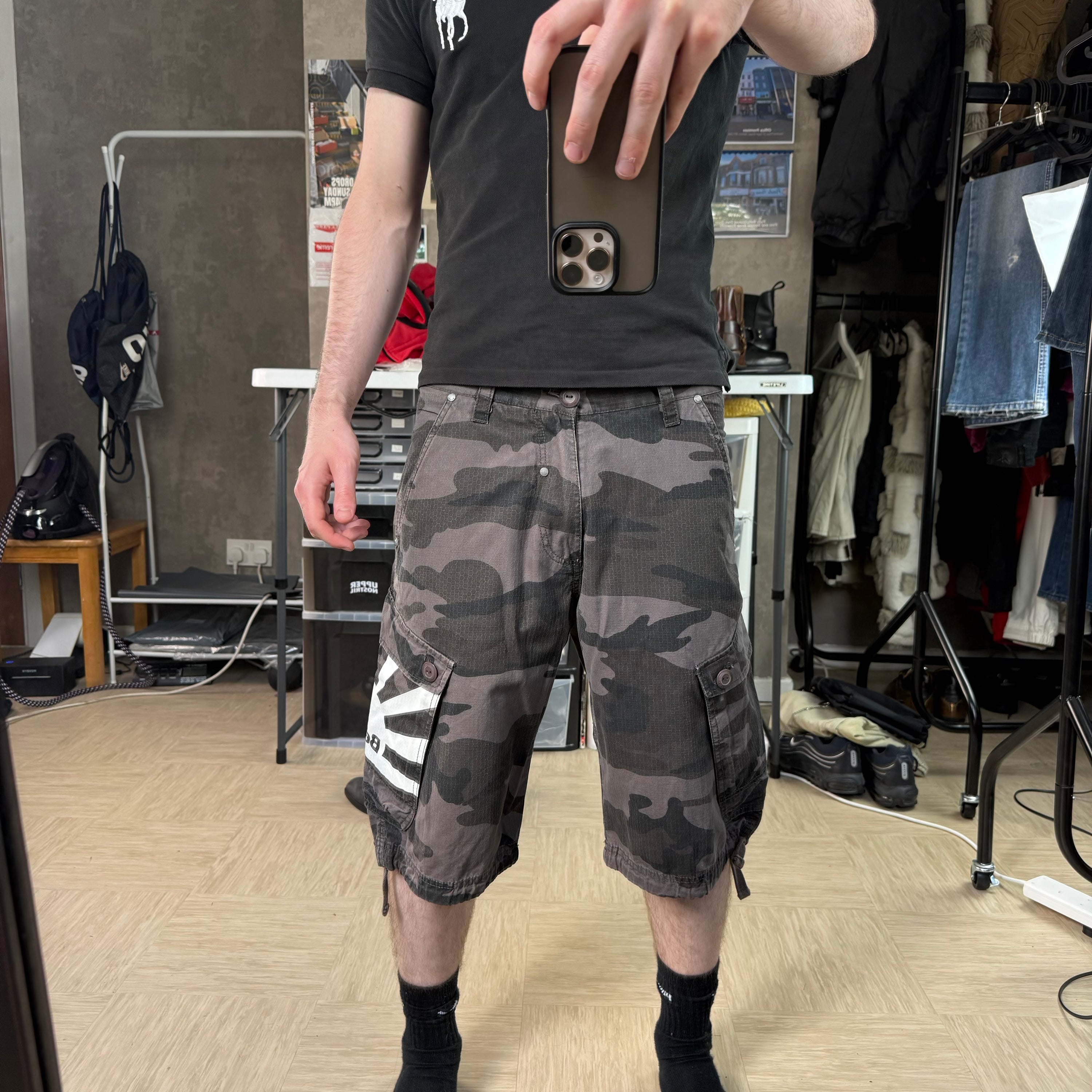 Bench 2000's dark graphic camo shorts (S)
