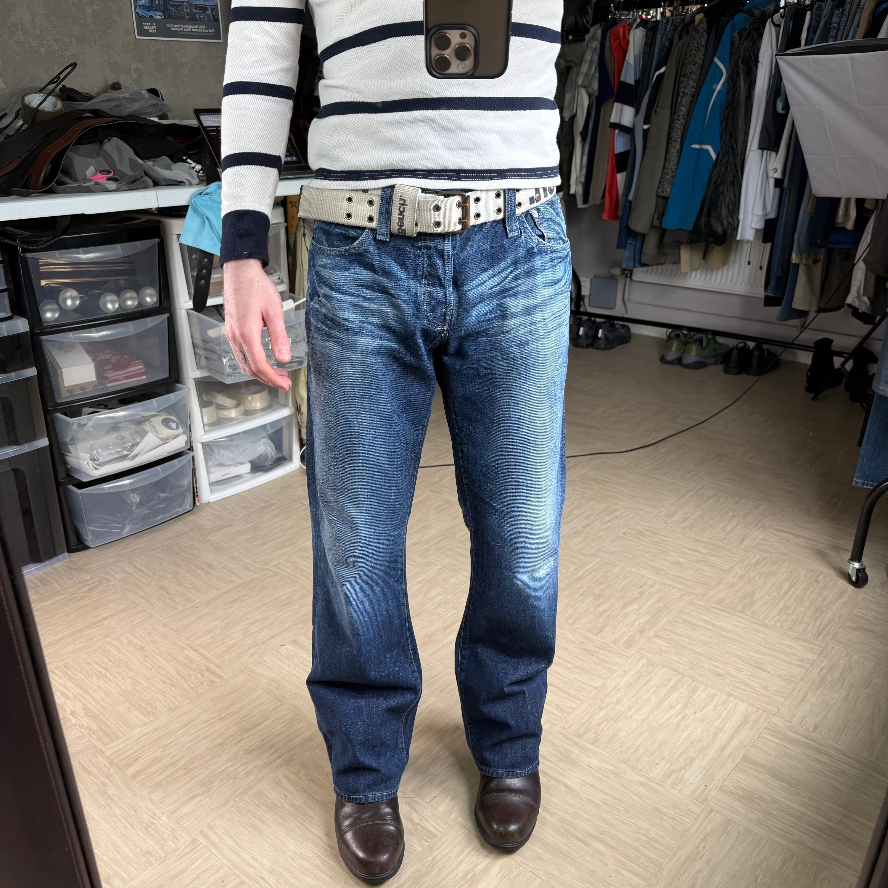 Guess 2000's relaxed fit denim bootcut jeans (M)