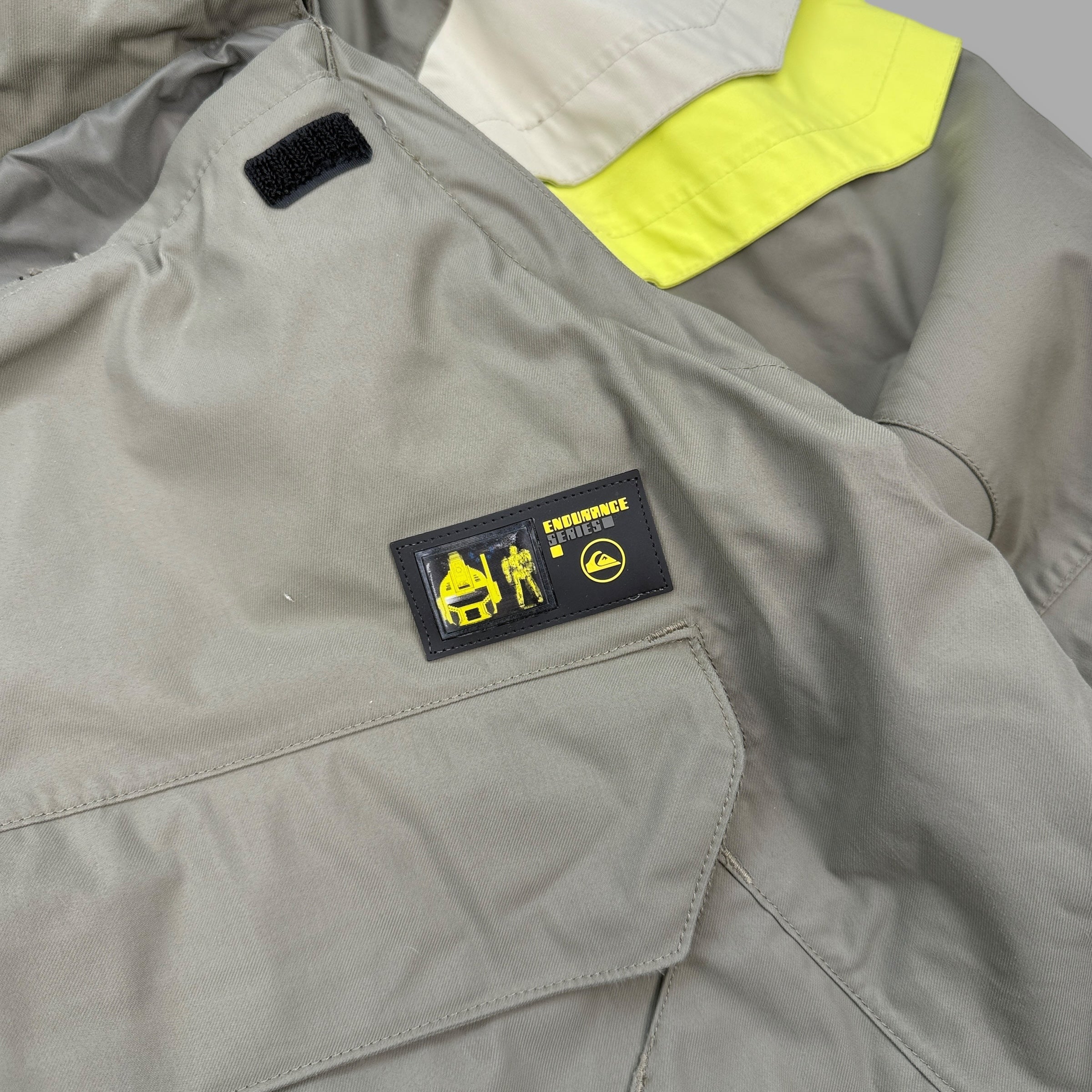 Quiksilver endurance series 2000's technical multi-pocket panelled ski jacket (L)