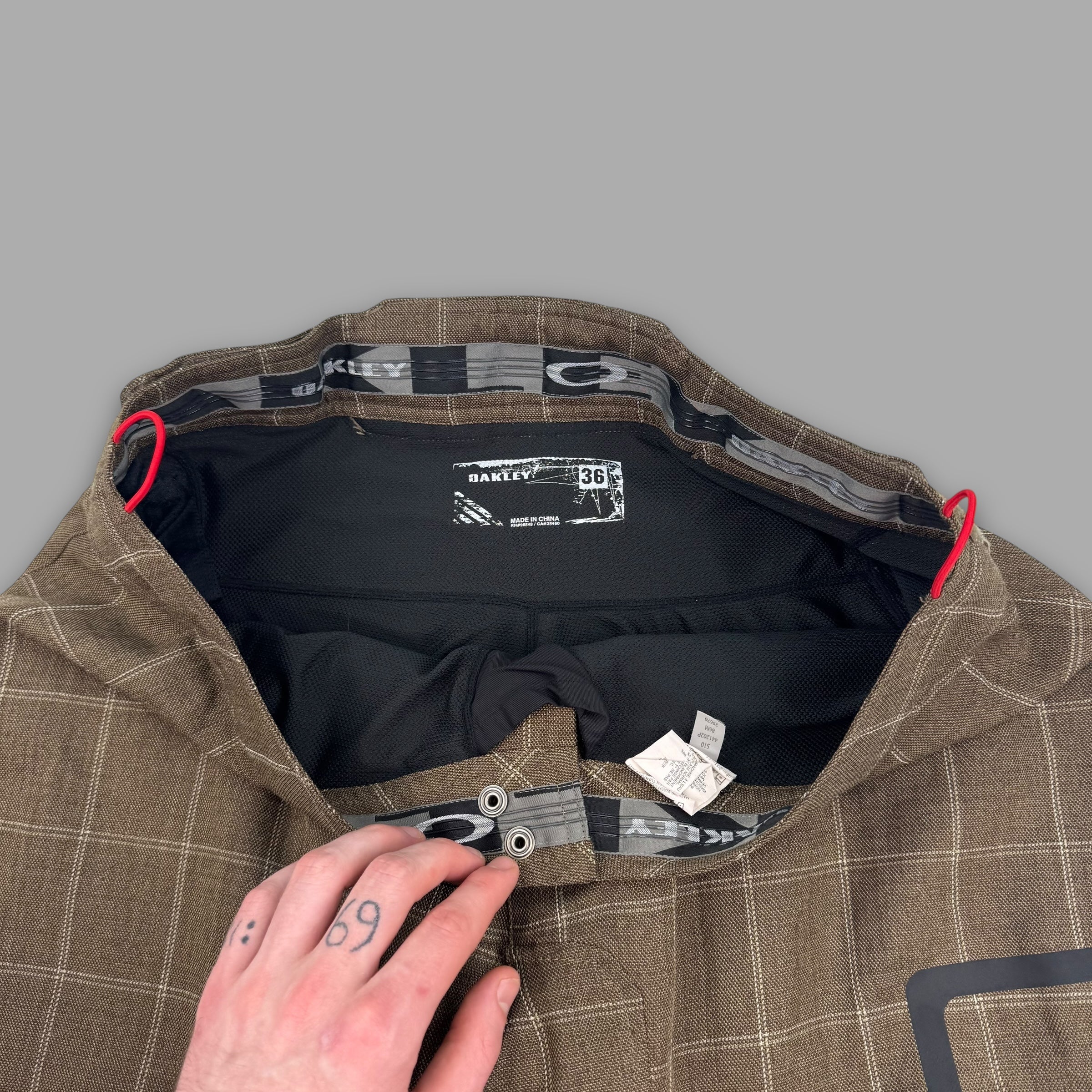 Oakley 2010 technical plaid mountain biking shorts (L)