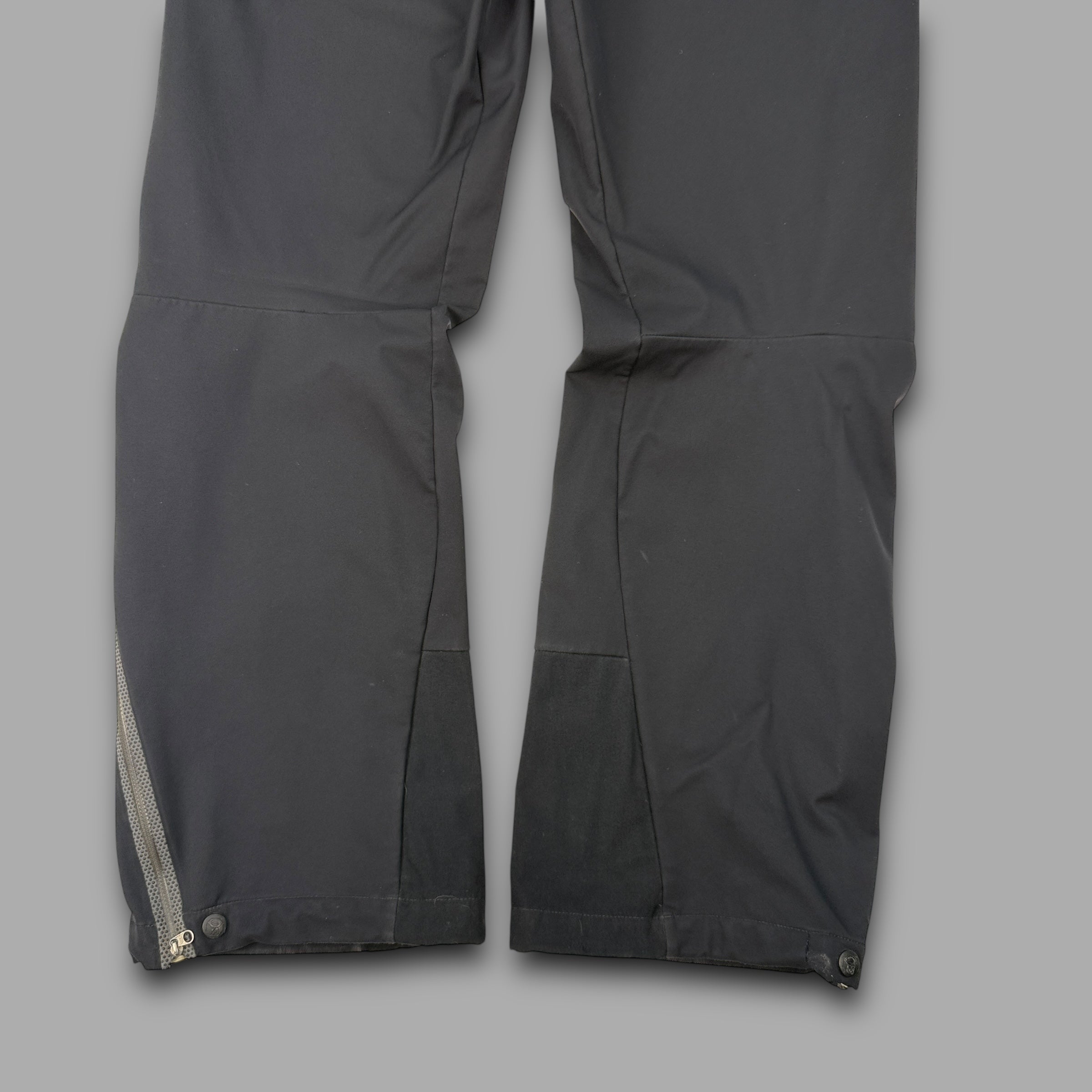 Mountain hardwear 2000's technical taped seams conduit softshell bottoms (S-M) wms