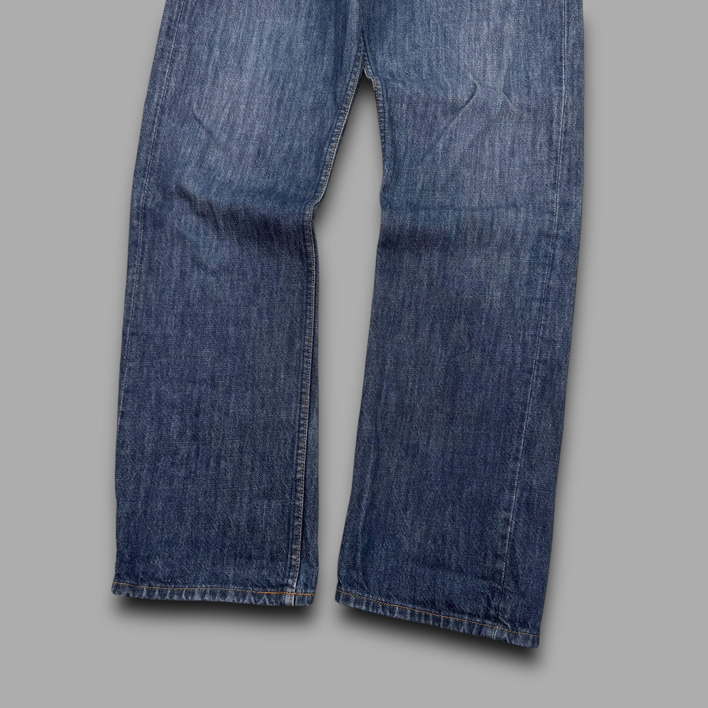 Levi 501 relaxed straight fit denim jeans (M)