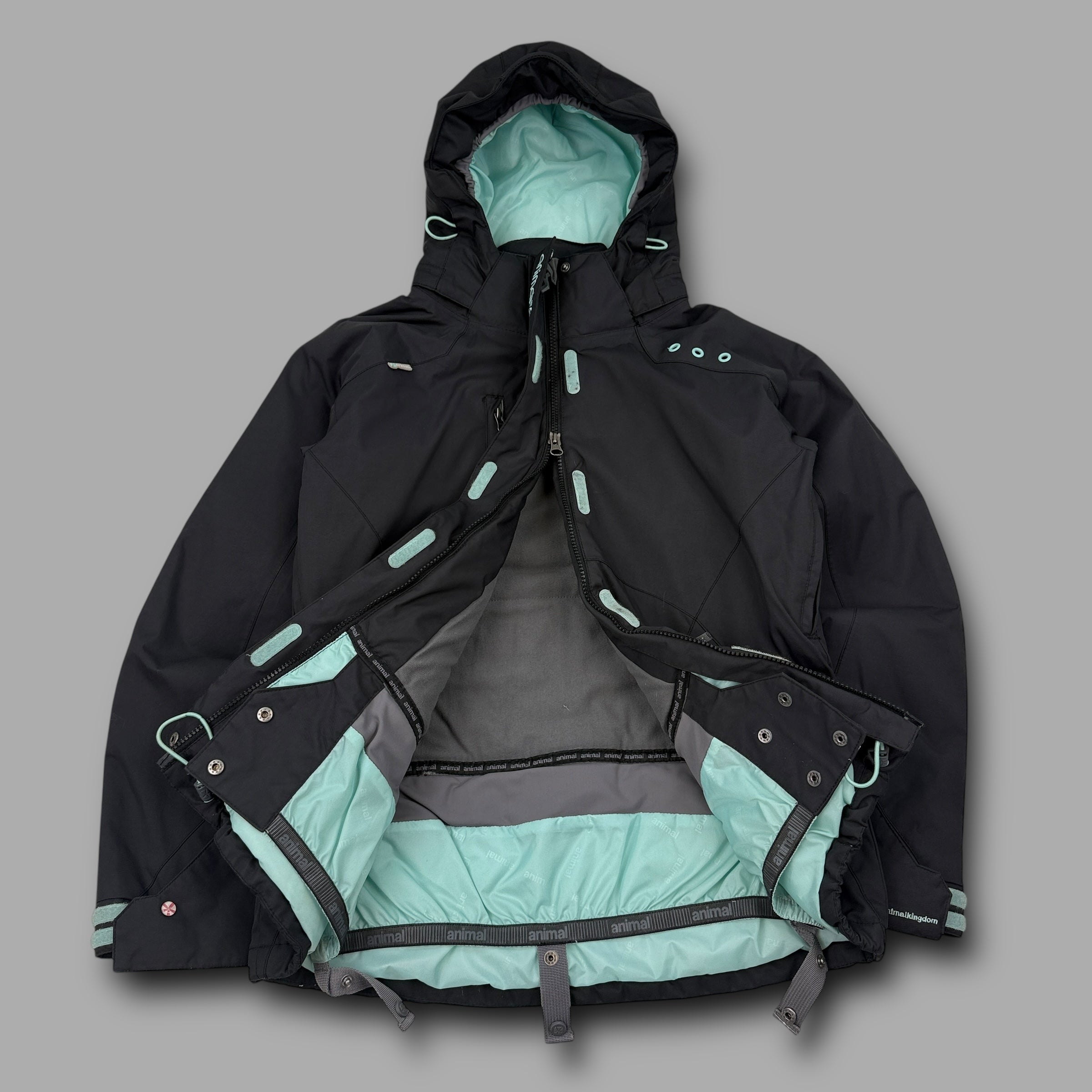 Animal 2000's technical multi-pocket vented ski jacket (M) wms