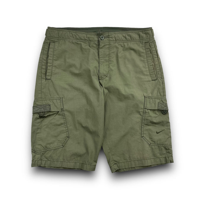 Nike 2000's athletic dept. baggy cargo shorts (M)