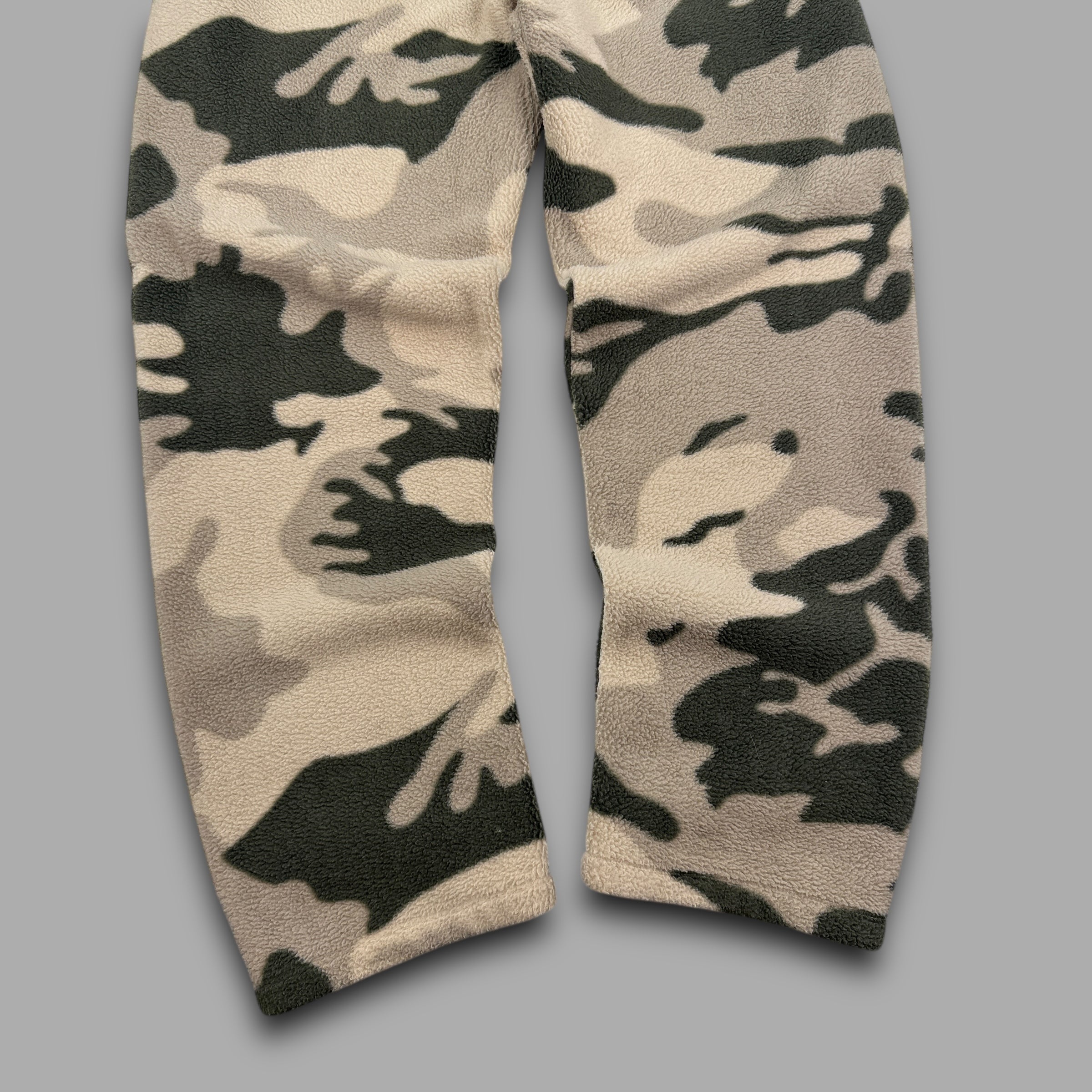 Essentials straight leg uncuffed fleece camo joggers (L) wms