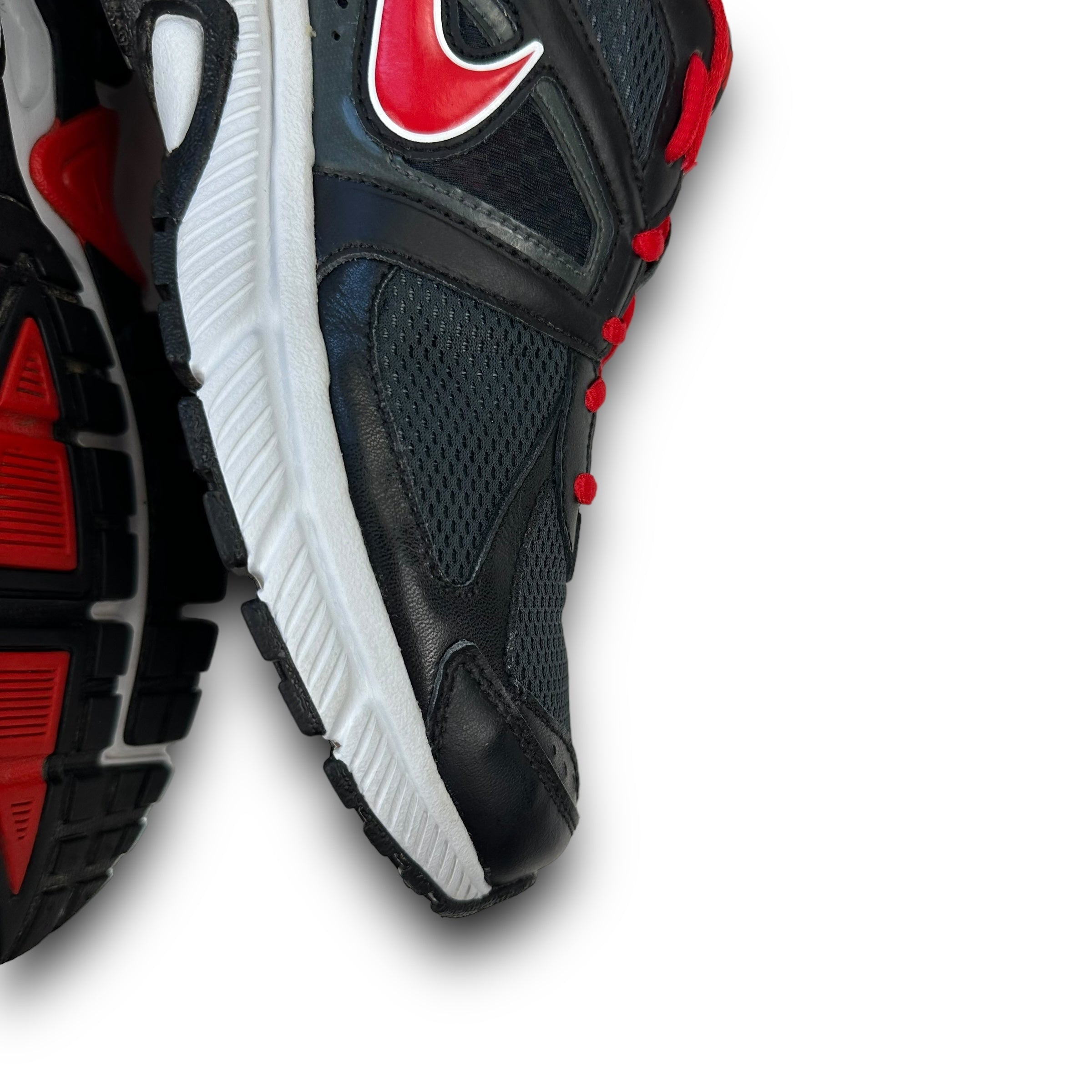 Nike dart 9 'black and red' 2011 (UK8.5)