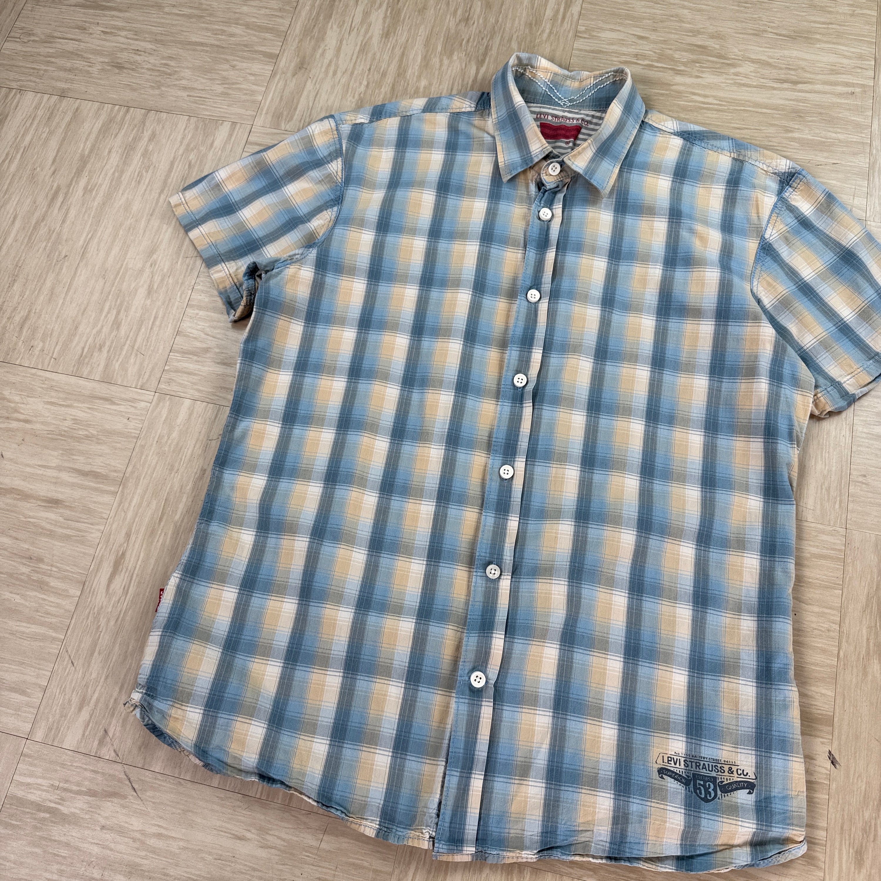 Levi's 2008 plaid button up fitted shirt (S)