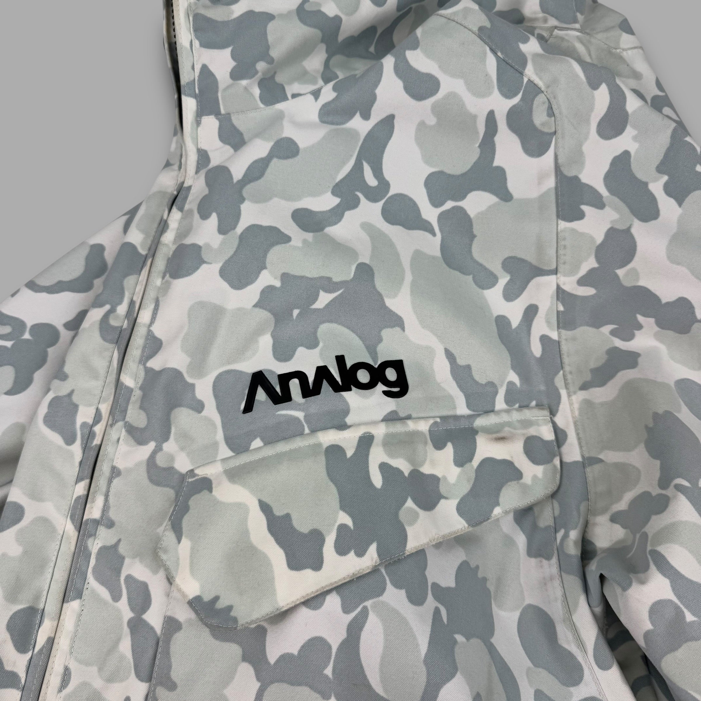 Burton Analog 2000's technical vented camo print hardshell ski jacket (XL)