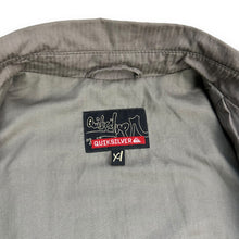 Load image into Gallery viewer, Quiksilver 2000’s multi-pocket embroidered zip-up overshirt (XL)
