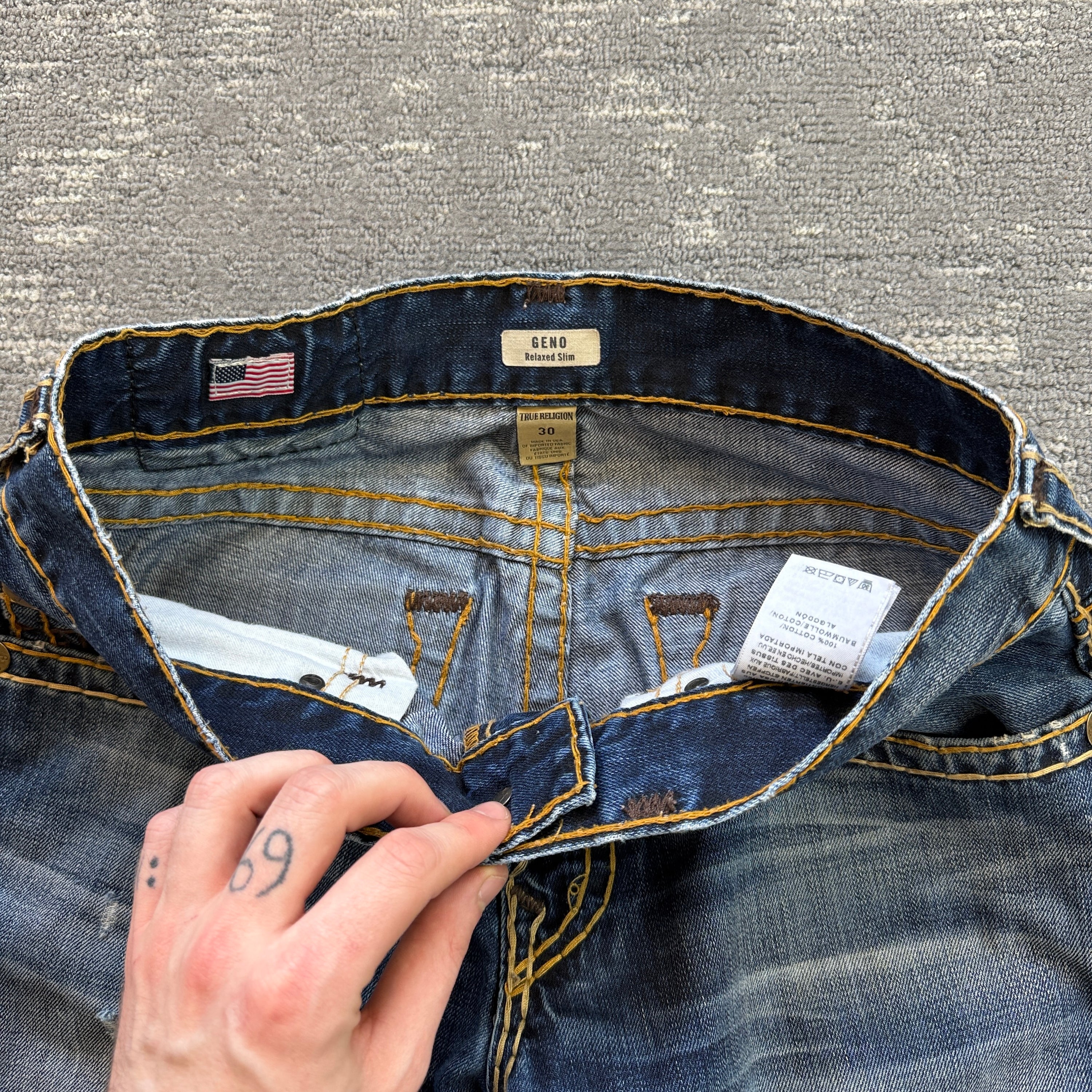 True religion 2000's geno relaxed slim contrast stitch denim jeans (S)