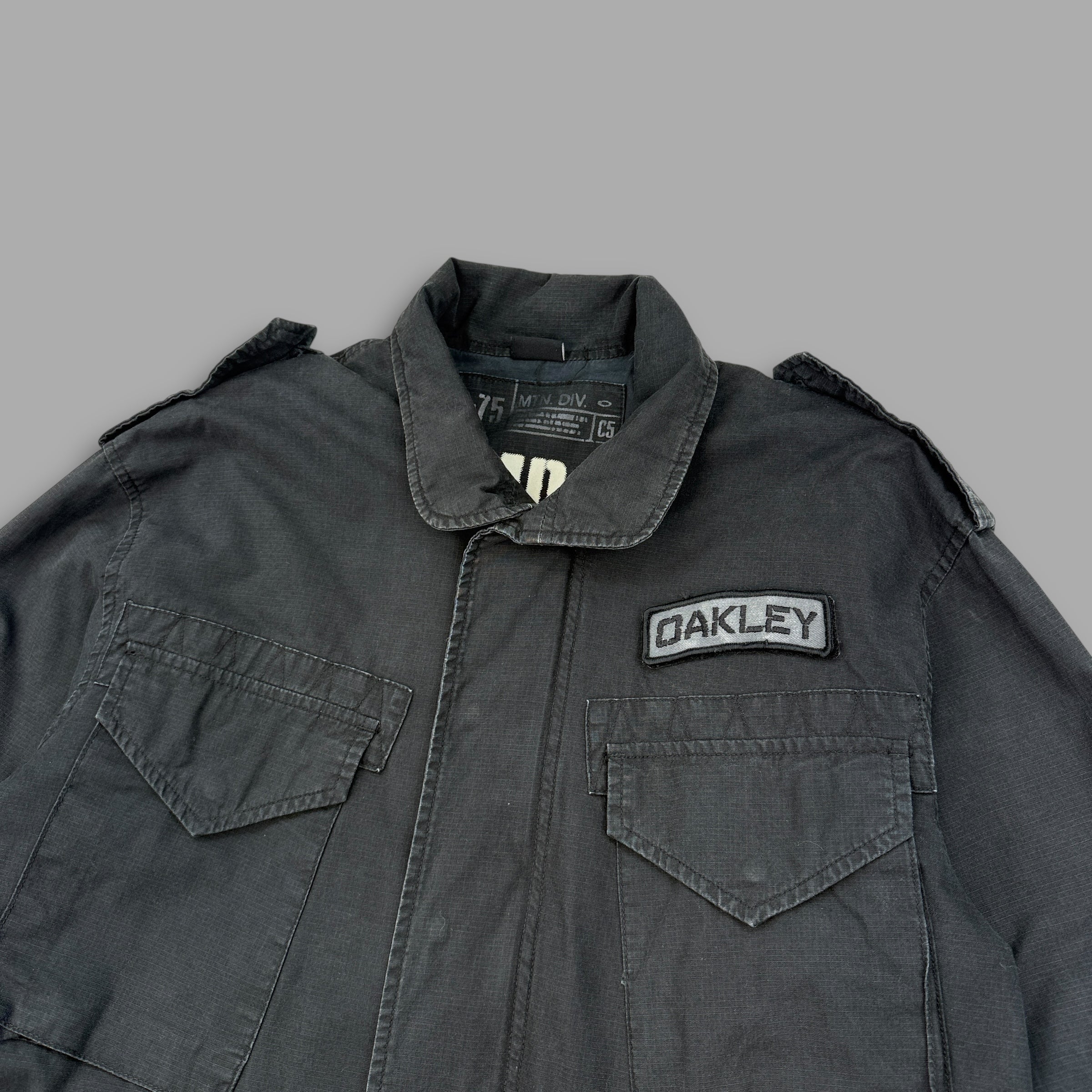 Oakley military division 2008 technical multi-pocket zip up jacket (L)