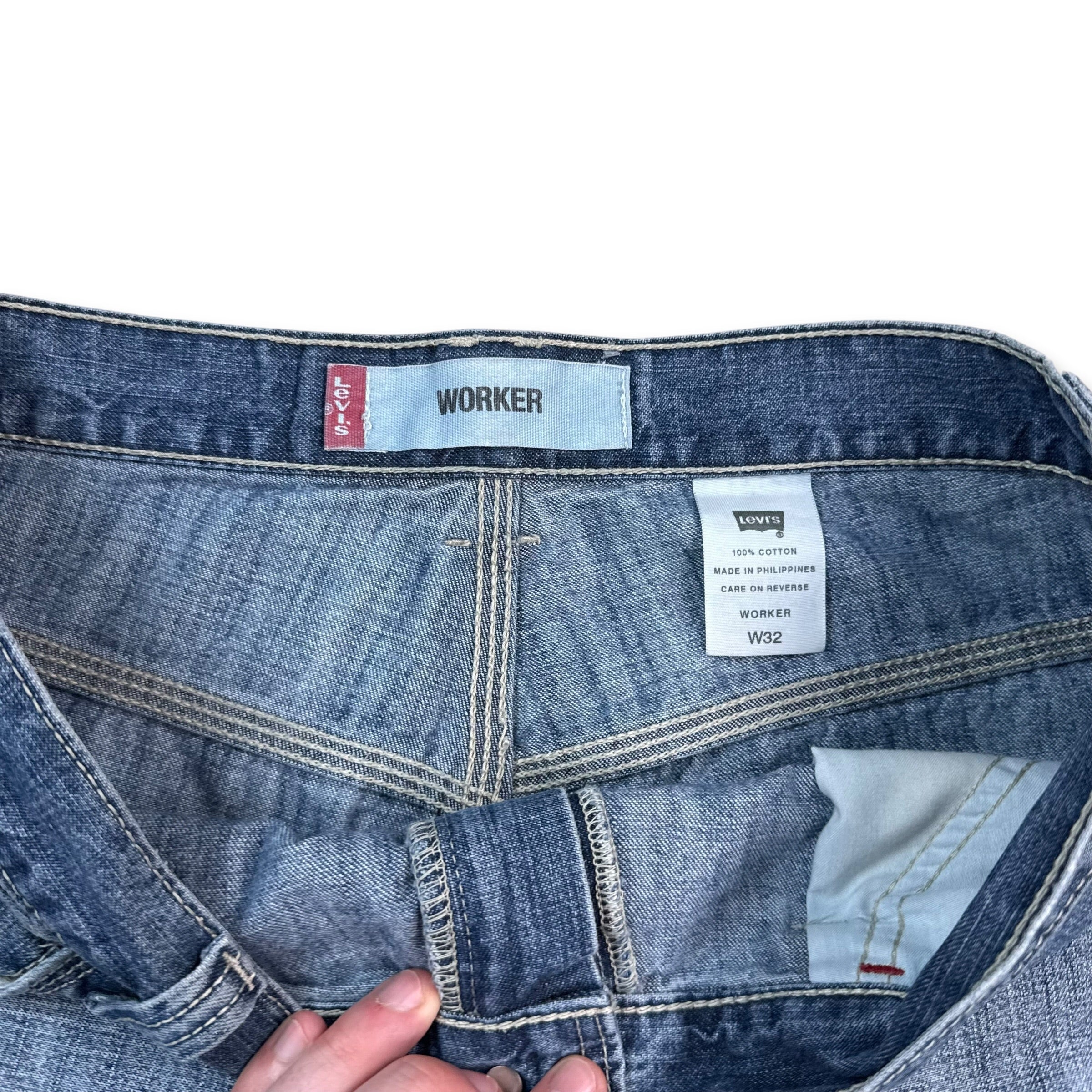 Levi's 2000's baggy faded denim contrast stitch worker shorts (S)