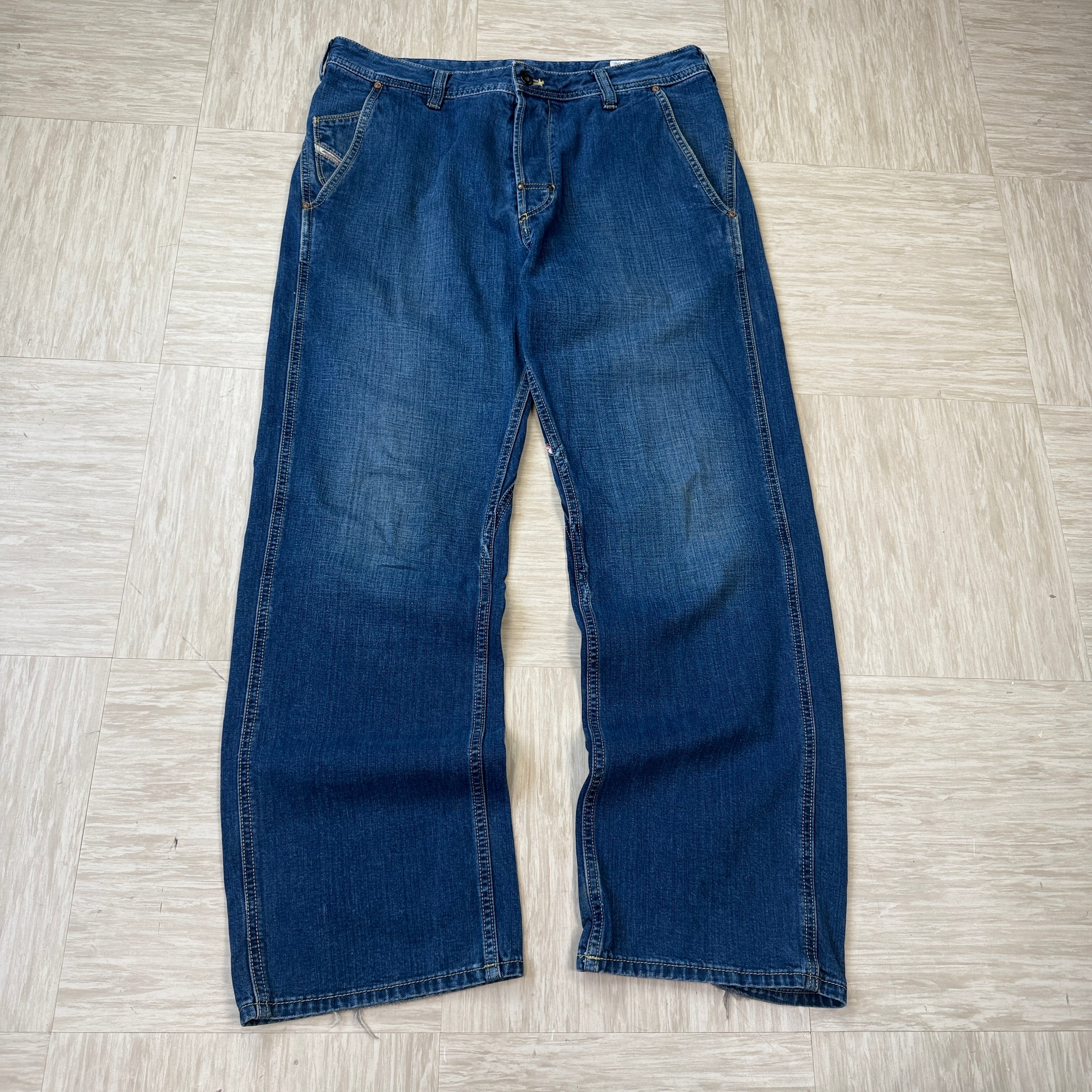 Diesel 2000's relaxed fit pheyo bootcut denim jeans (S)