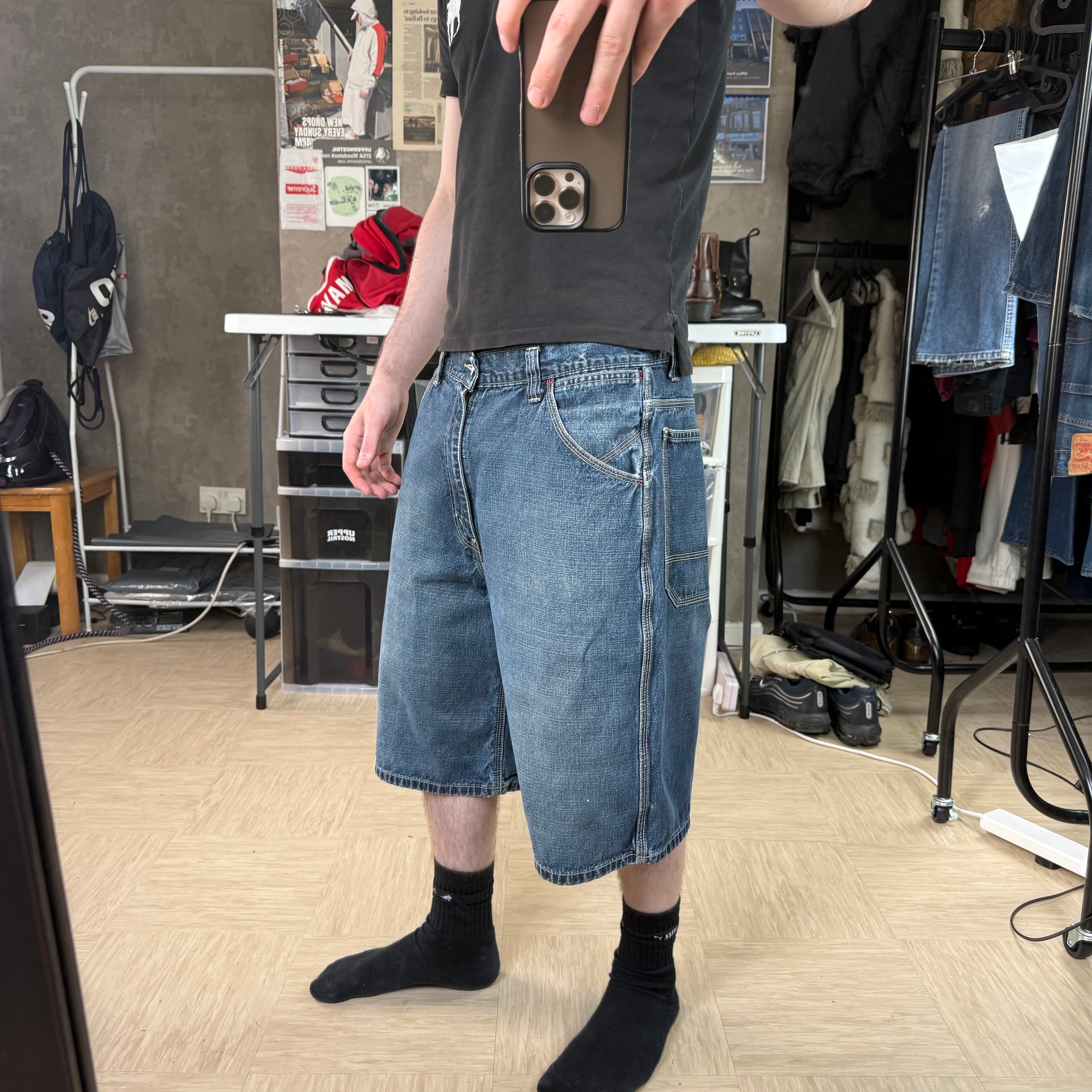 Levi's 2000's baggy denim contrast stitch worker shorts (M)
