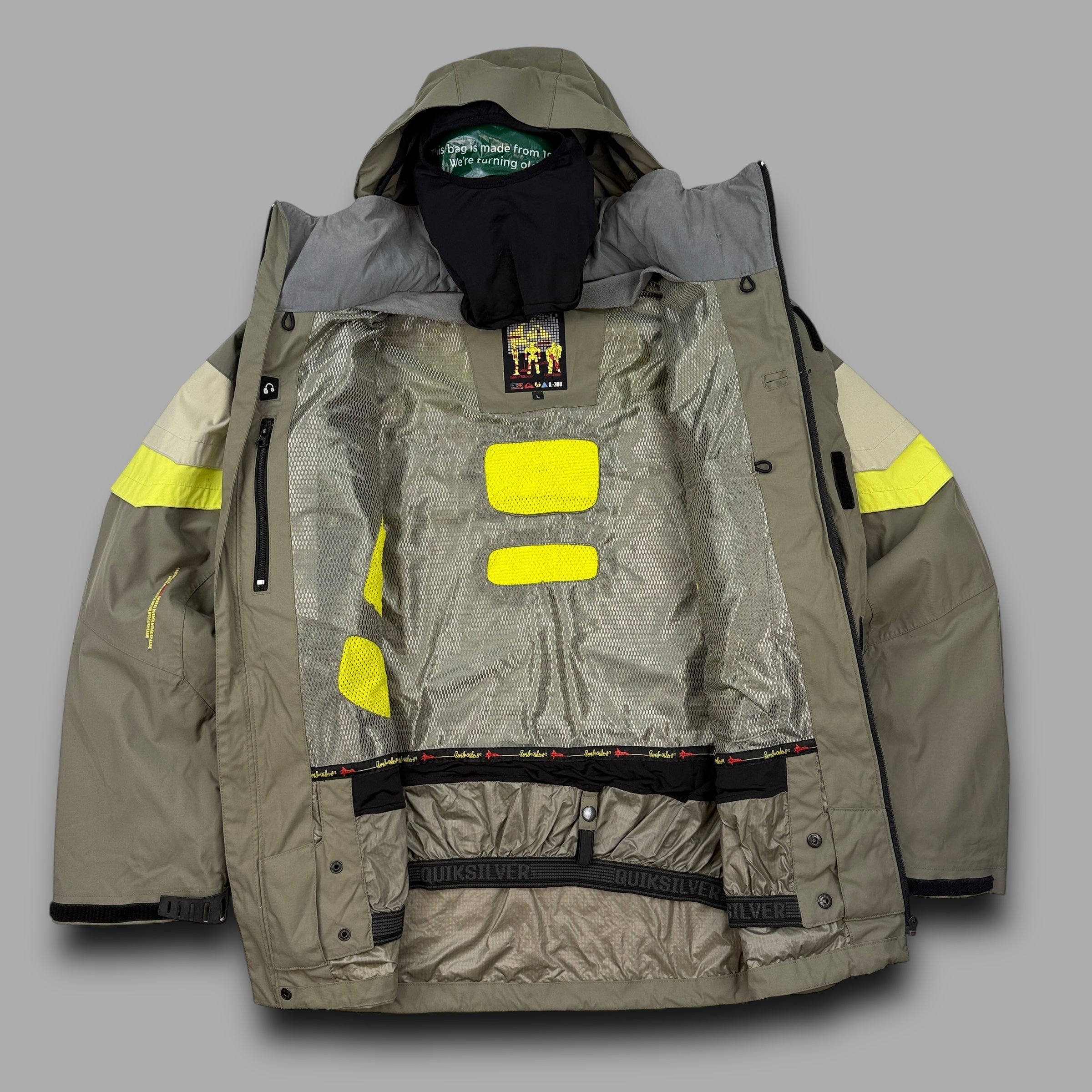 Quiksilver endurance series 2000's technical multi-pocket panelled ski jacket (L)