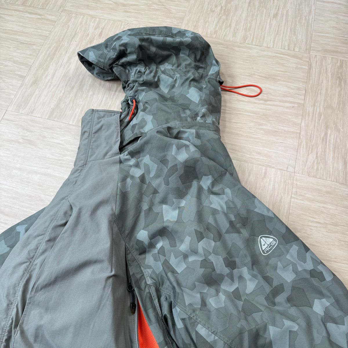 Nike ACG 2000's technical multi-pocket softshell jacket (L)