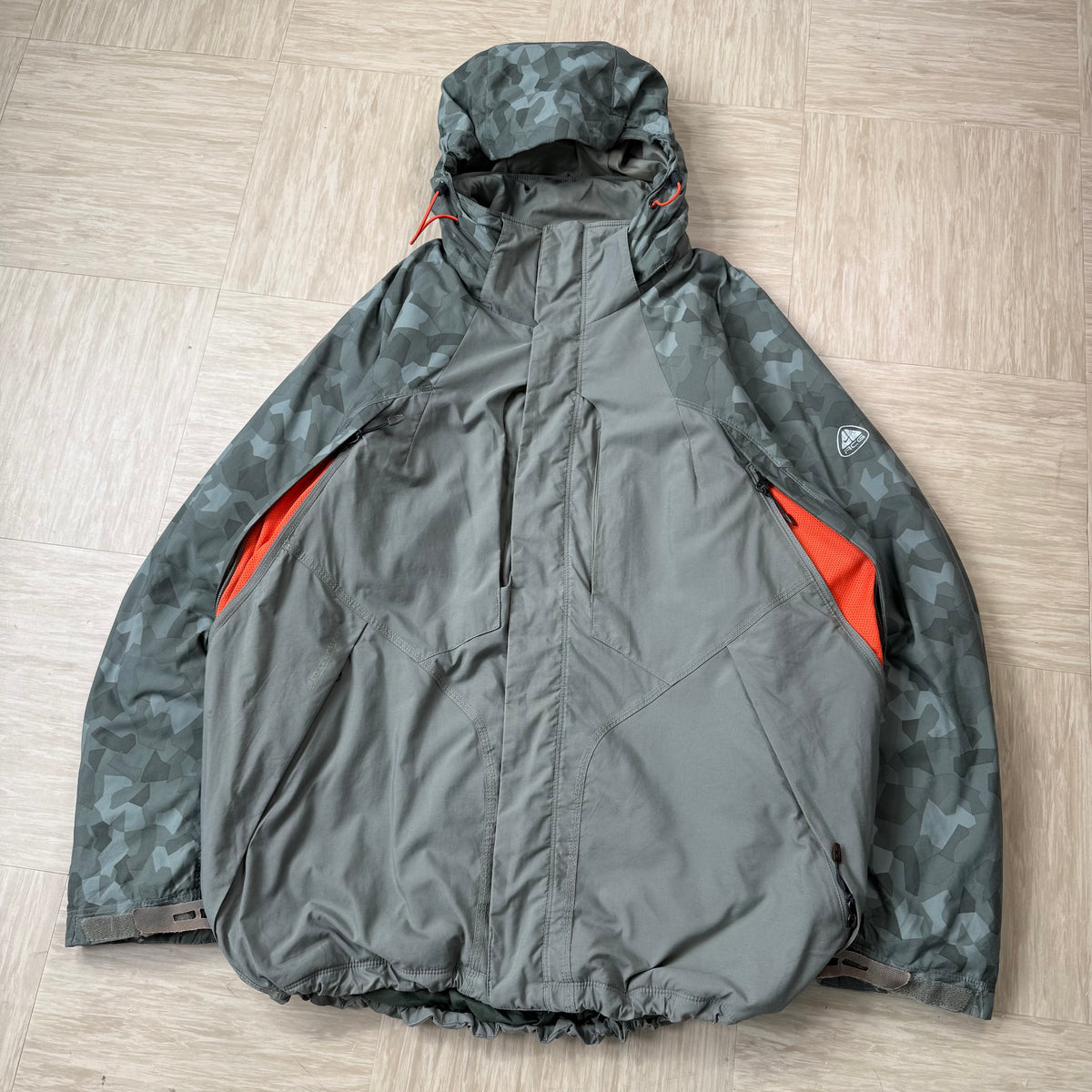 Nike ACG 2000's technical multi-pocket softshell jacket (L)