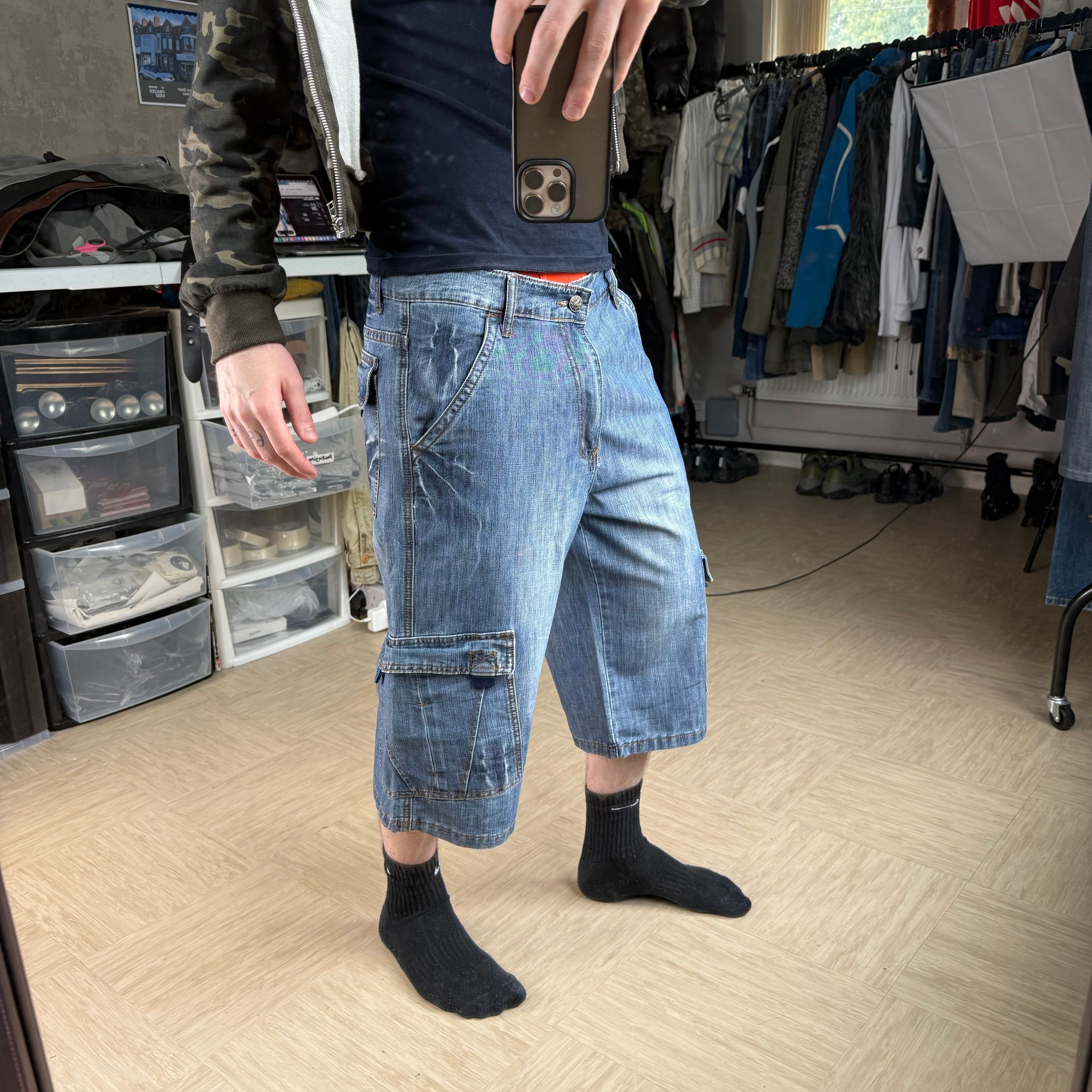 Vintage 2000's baggy cargo pocket 3/4 length denim jorts (S-M)