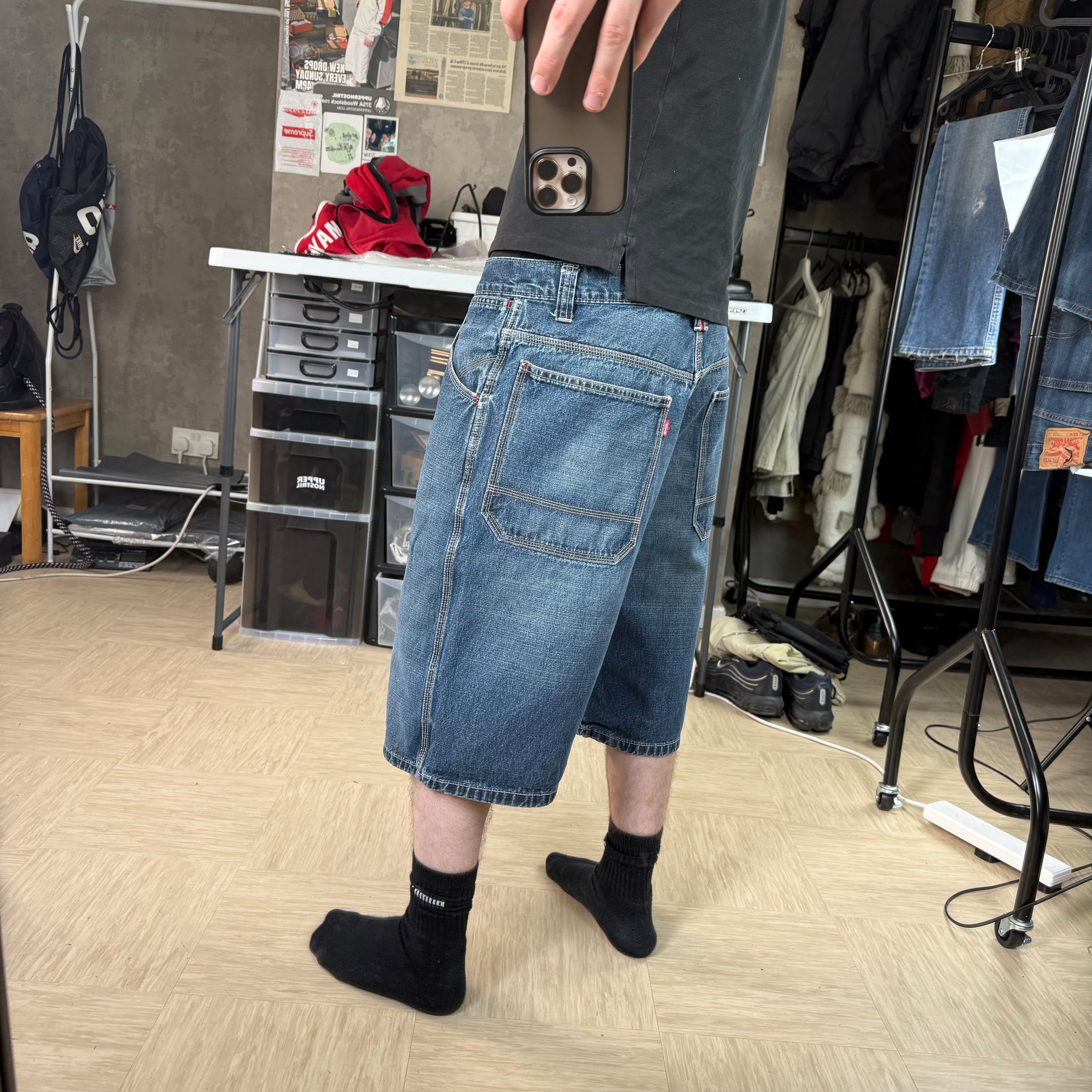 Levi's 2000's baggy denim contrast stitch worker shorts (M)
