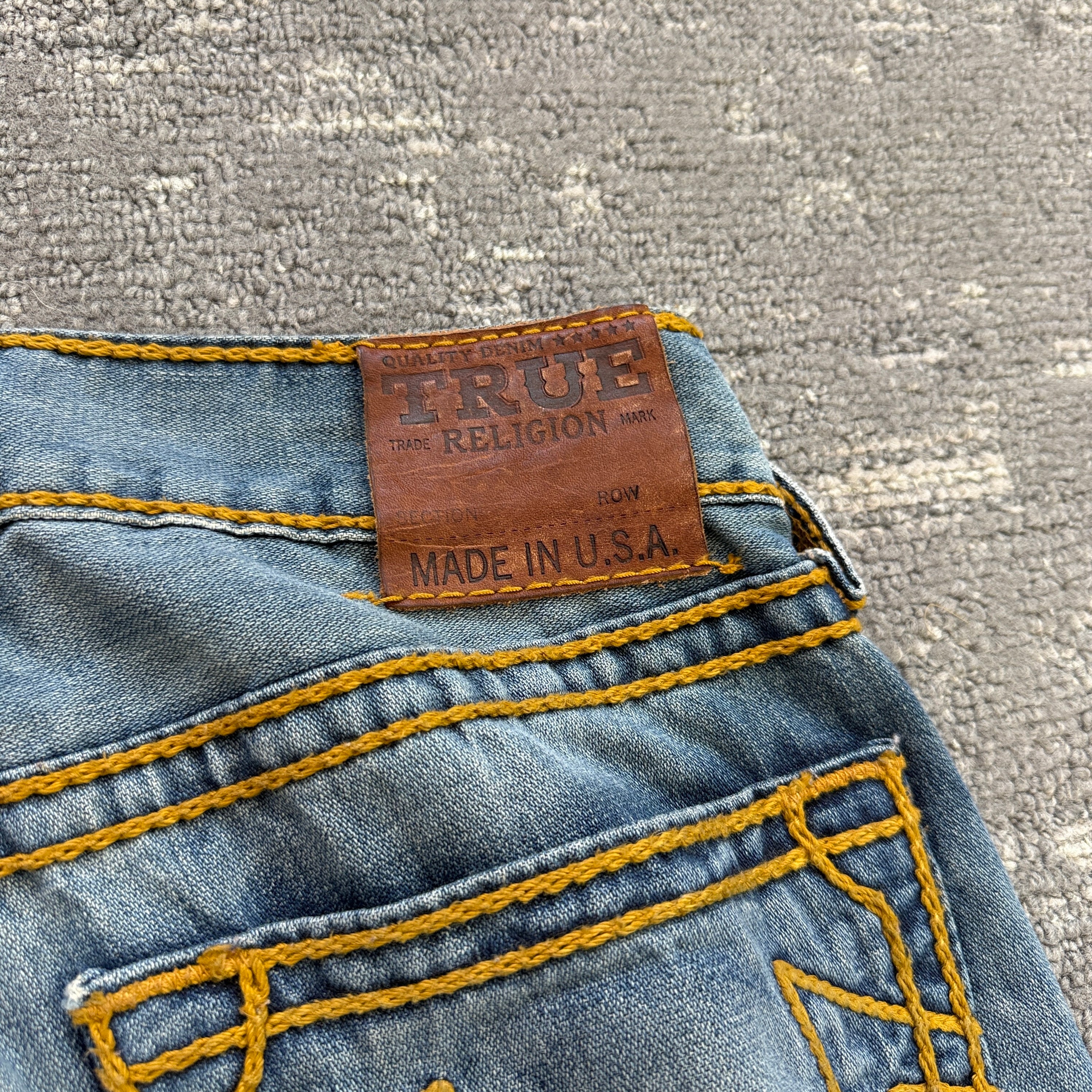 True religion 2002 relaxed straight bootcut denim contrast stitch distressed jeans (S)