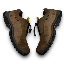 Load image into Gallery viewer, Timberland 2000’s quick lace toggle low-cut hiking boots (UK9)
