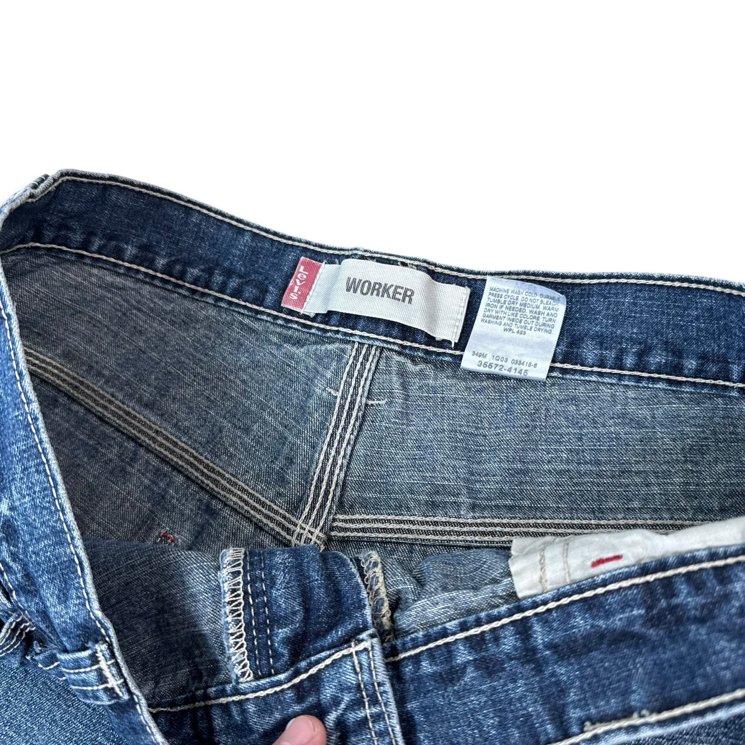 Levi's 2000's baggy denim contrast stitch worker shorts (M)