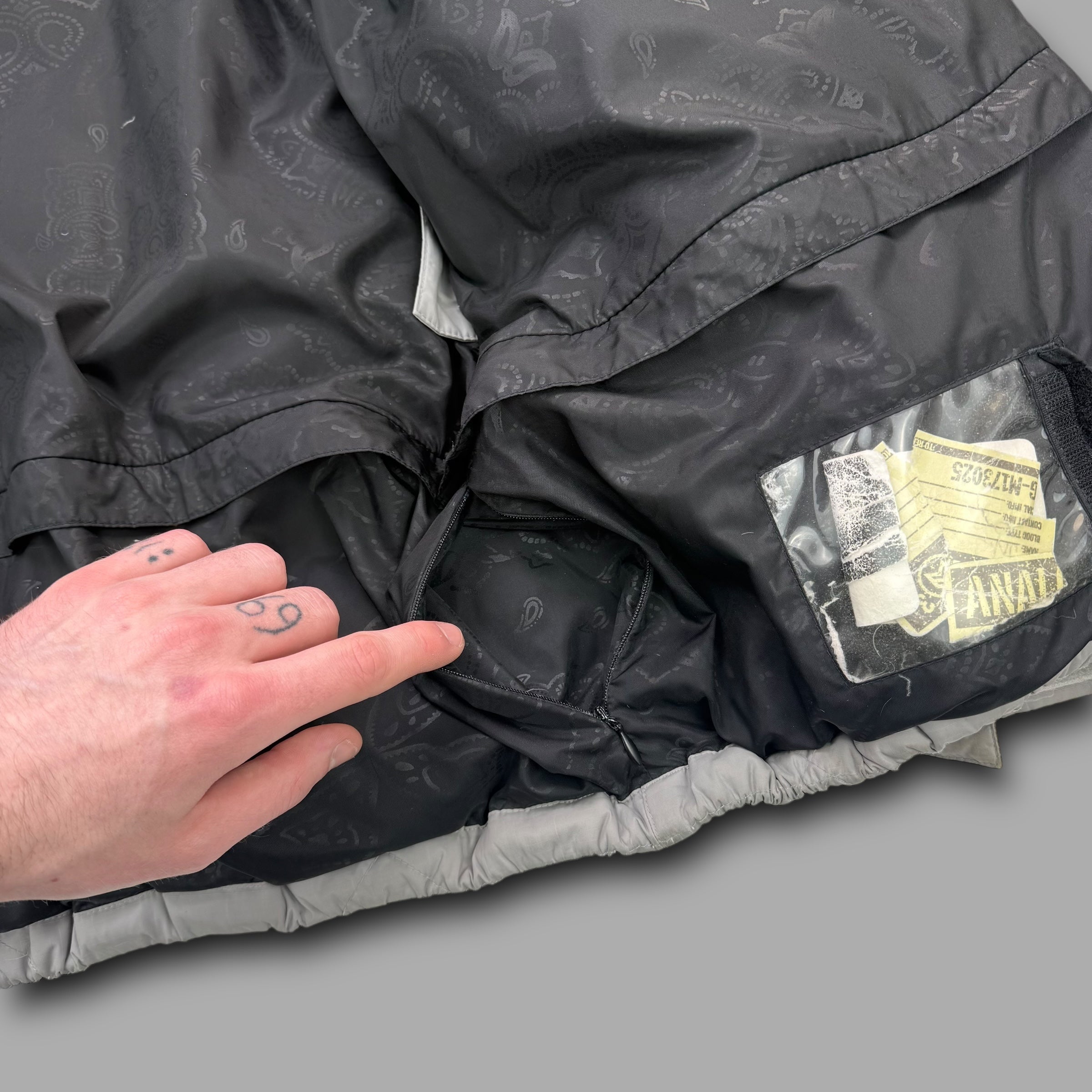 Burton analog 2000's panelled diamond stitch downfilled multi-pocket puffer jacket (M)