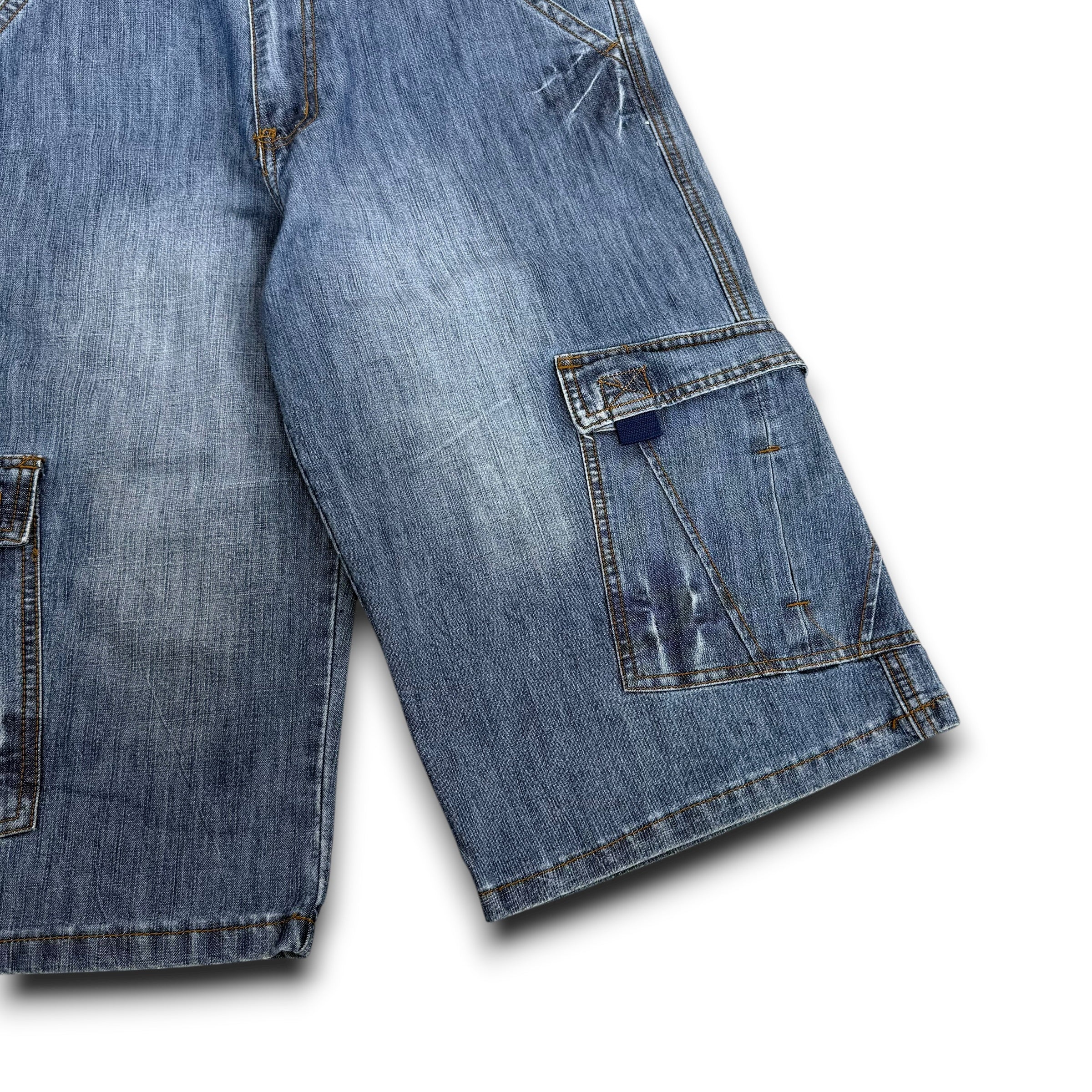 Vintage 2000's baggy cargo pocket 3/4 length denim jorts (S-M)
