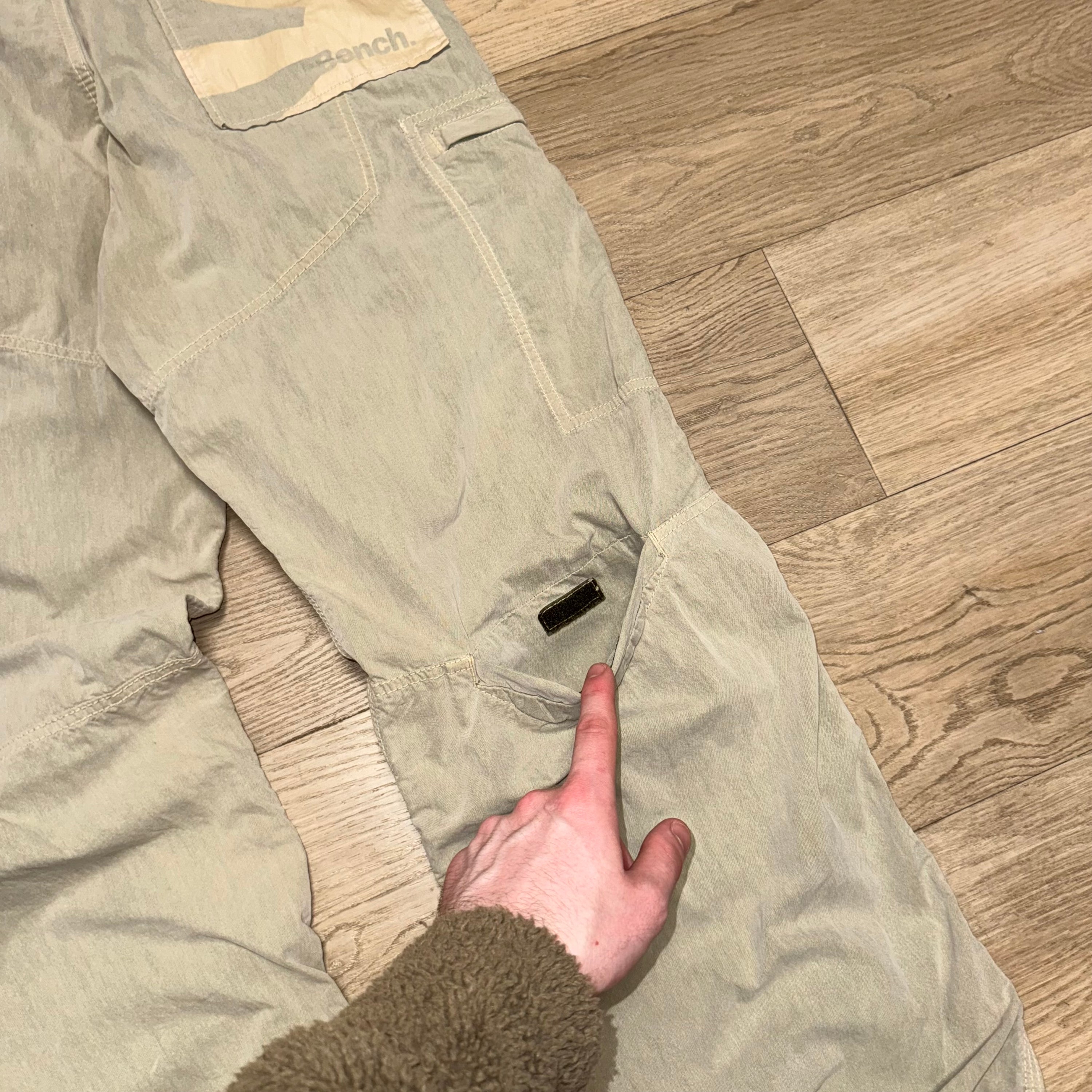 Bench 2000's technical contrast stitch baggy flight bottoms (S)