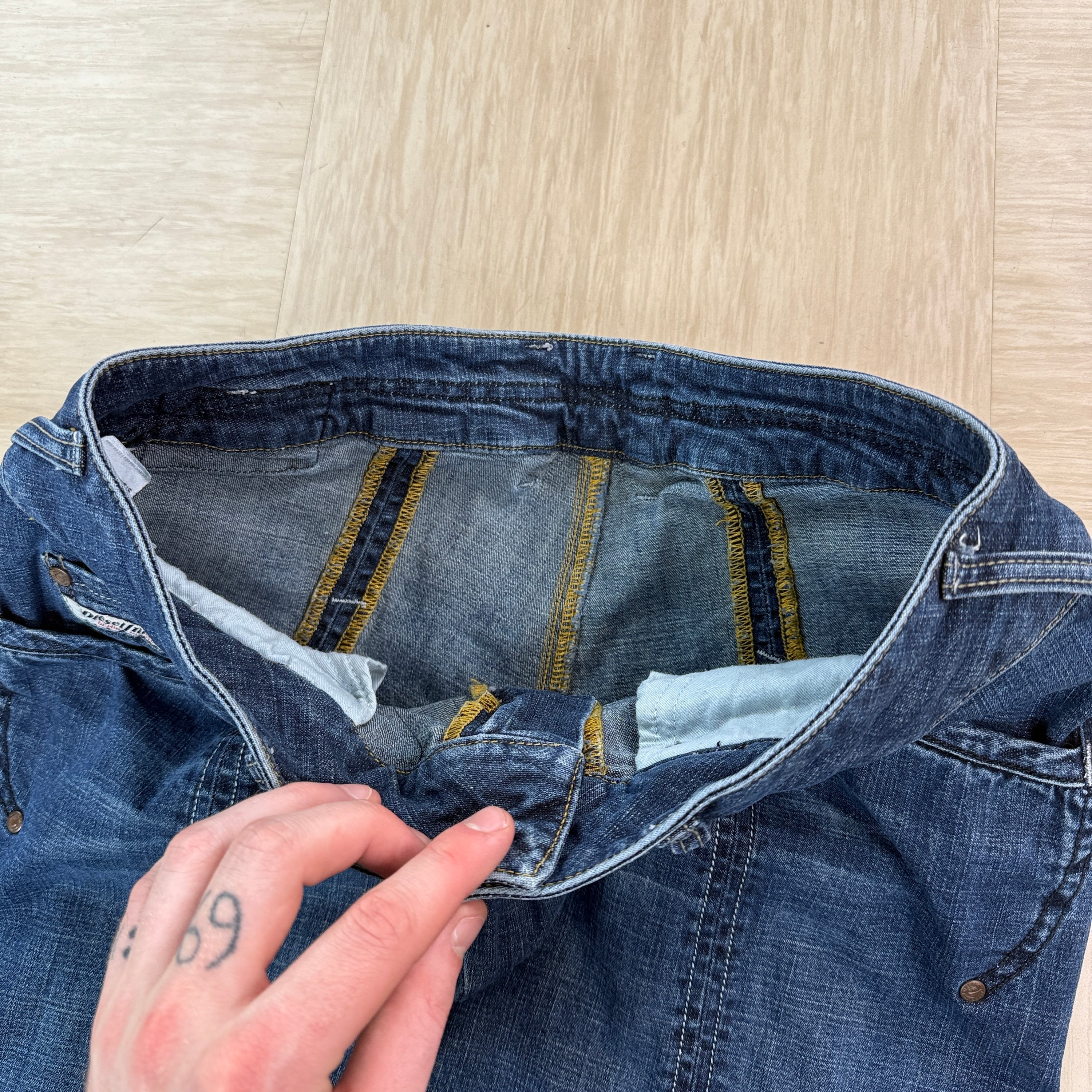 Diesel 2000's low waisted relaxed bootcut jeans (S)