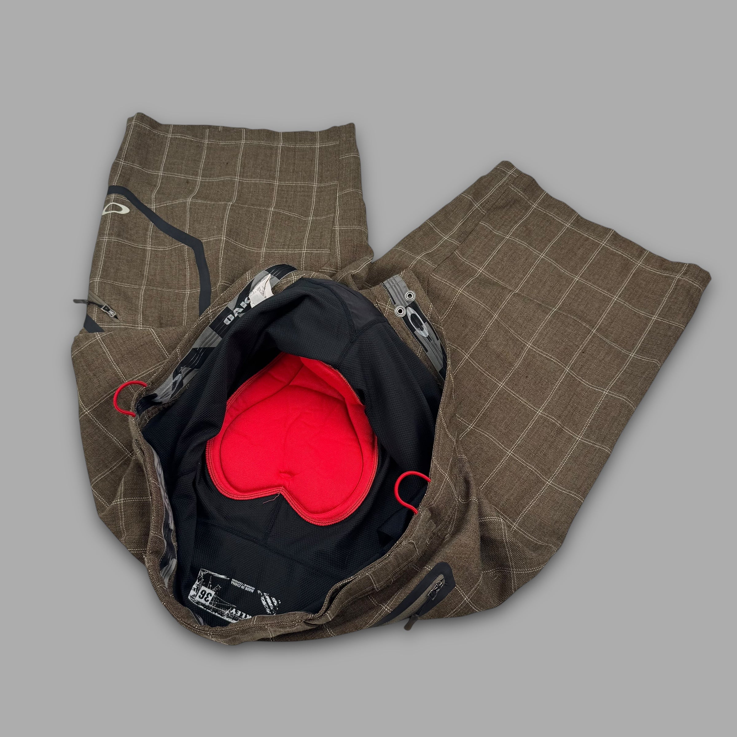 Oakley 2010 technical plaid mountain biking shorts (L)