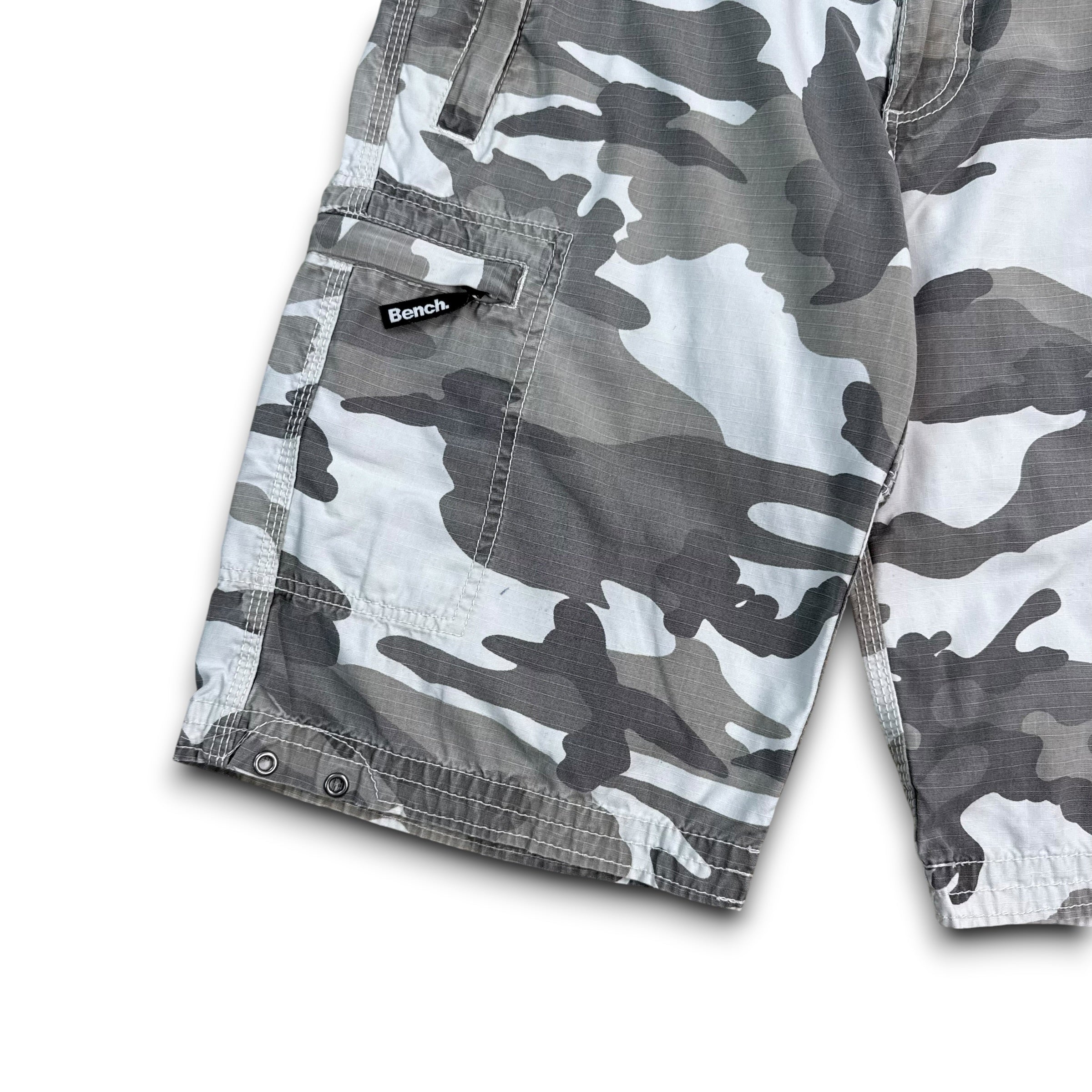 Bench 2000's light camo cargo shorts (S)