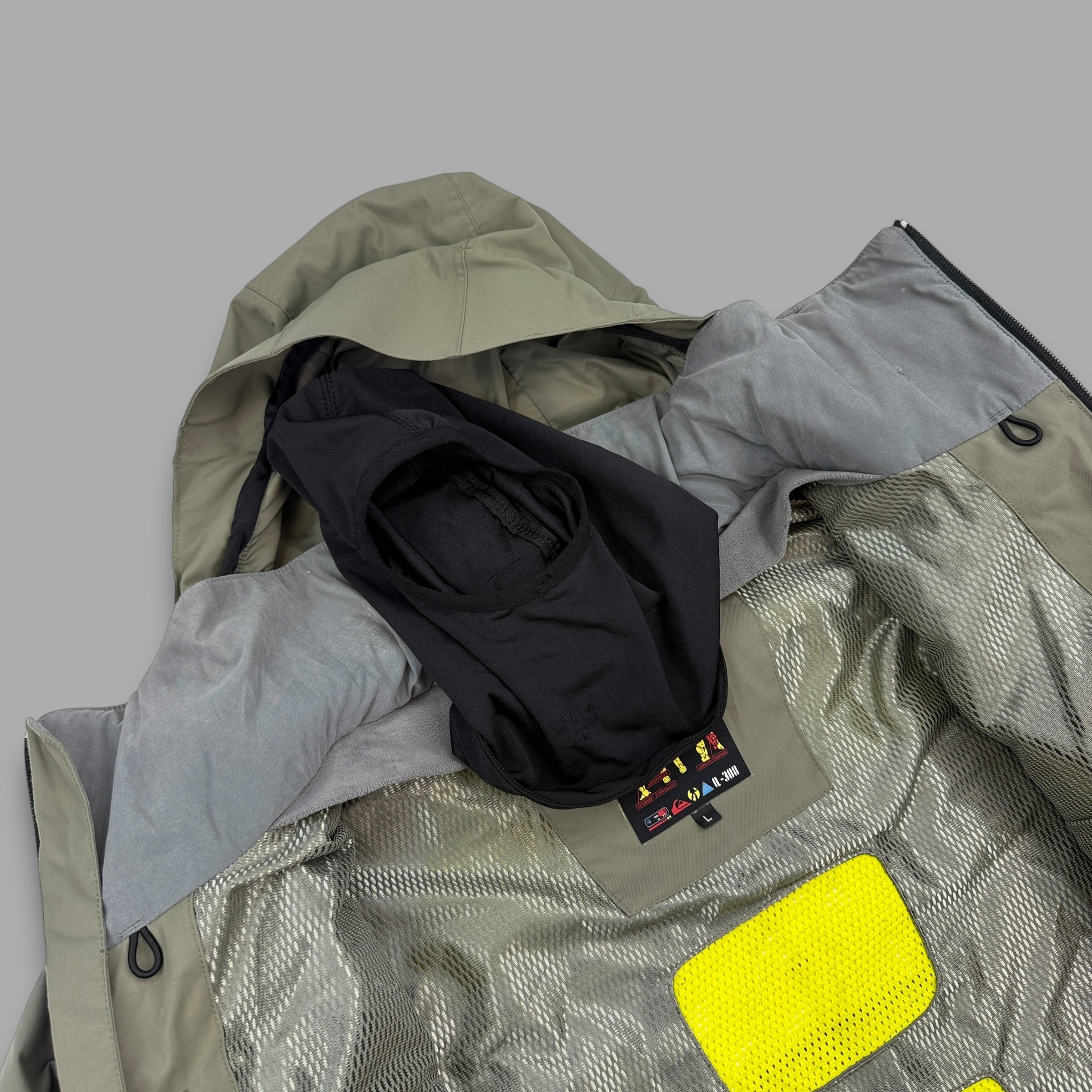 Quiksilver endurance series 2000's technical multi-pocket panelled ski jacket (L)