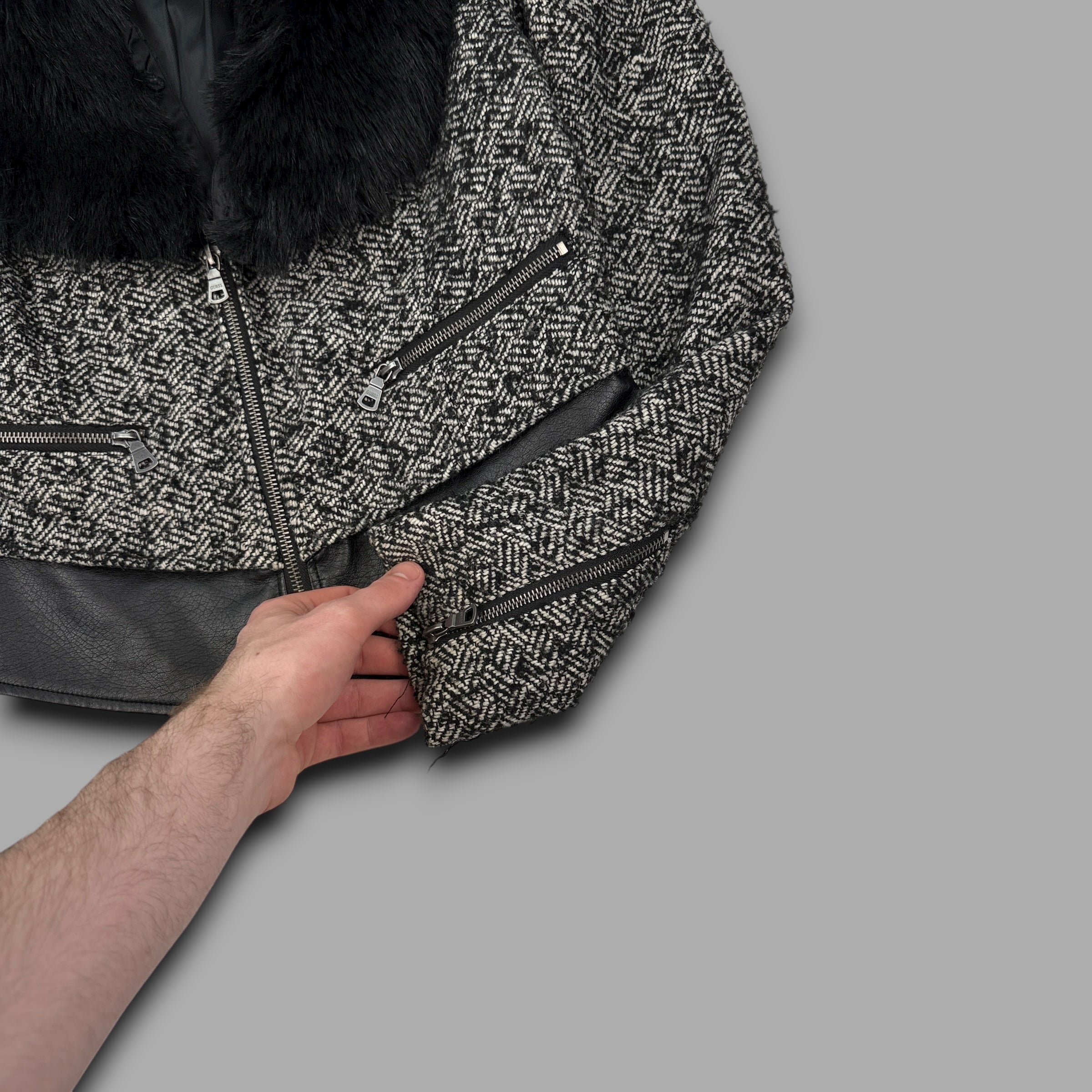 Guess 2000's cropped zip up fur trim jacket (S)